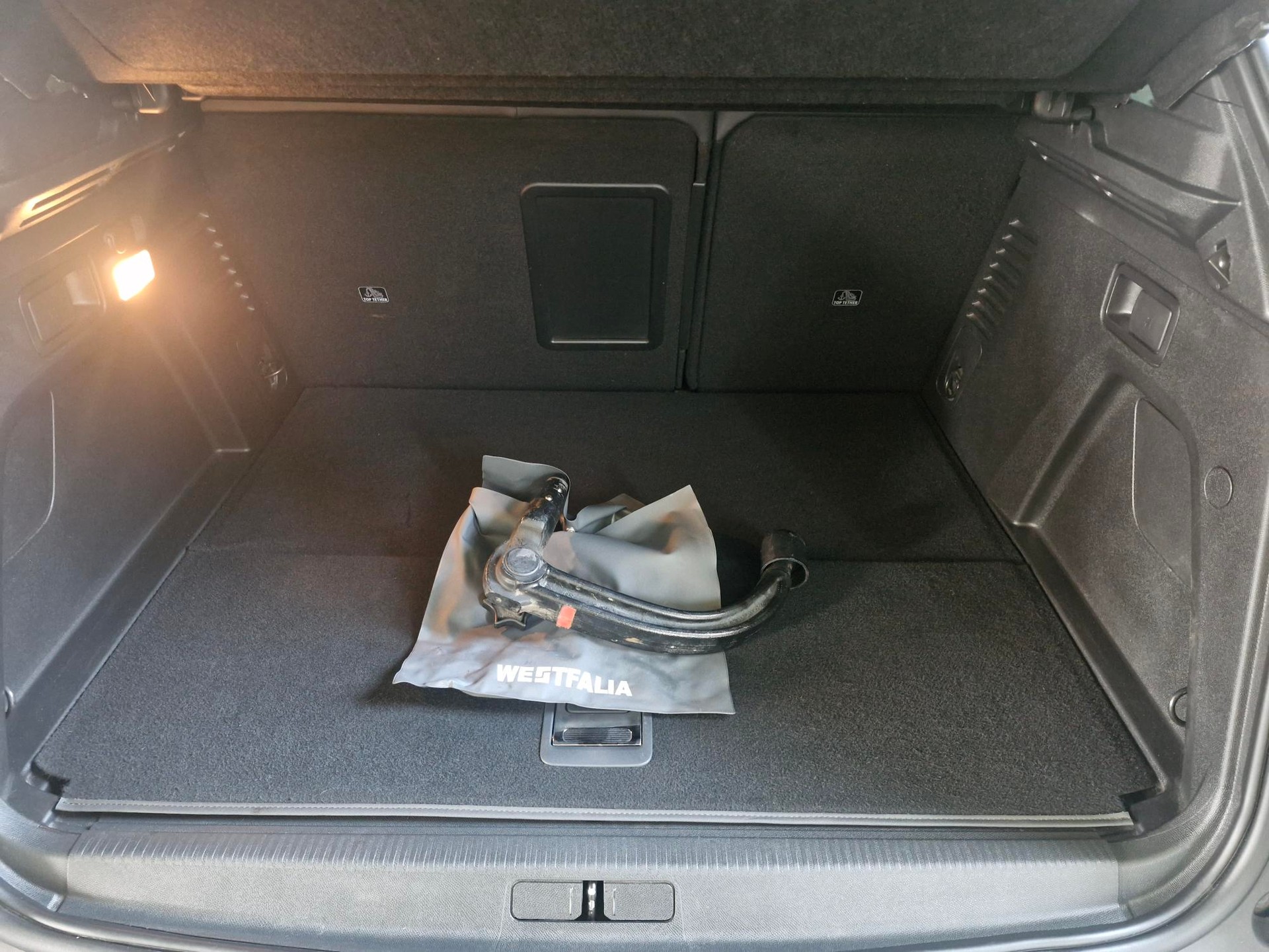 PEUGEOT 3008 300e Hybrid4 Allure Pack EAT8-image-5