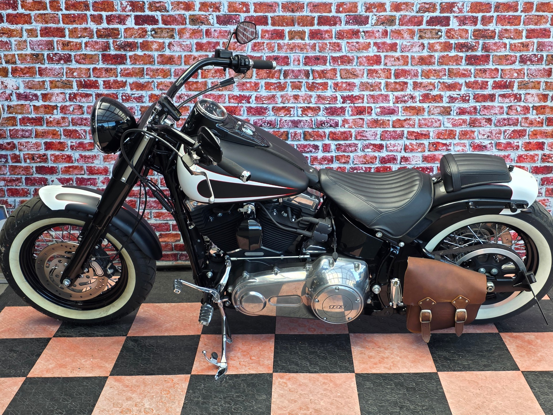 HARLEY-DAVIDSON FLS Softail Slim ABS-showroom-element-3