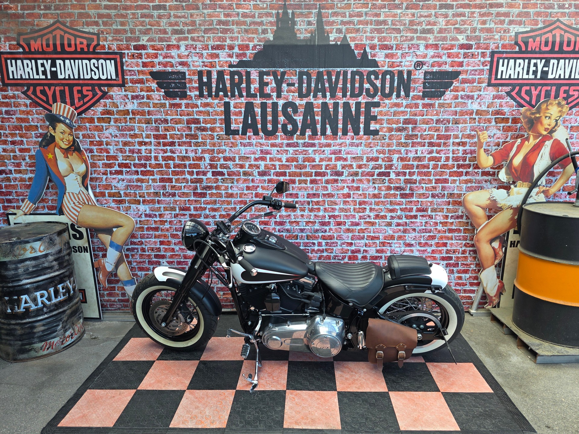 HARLEY-DAVIDSON FLS Softail Slim ABS-showroom-element-1