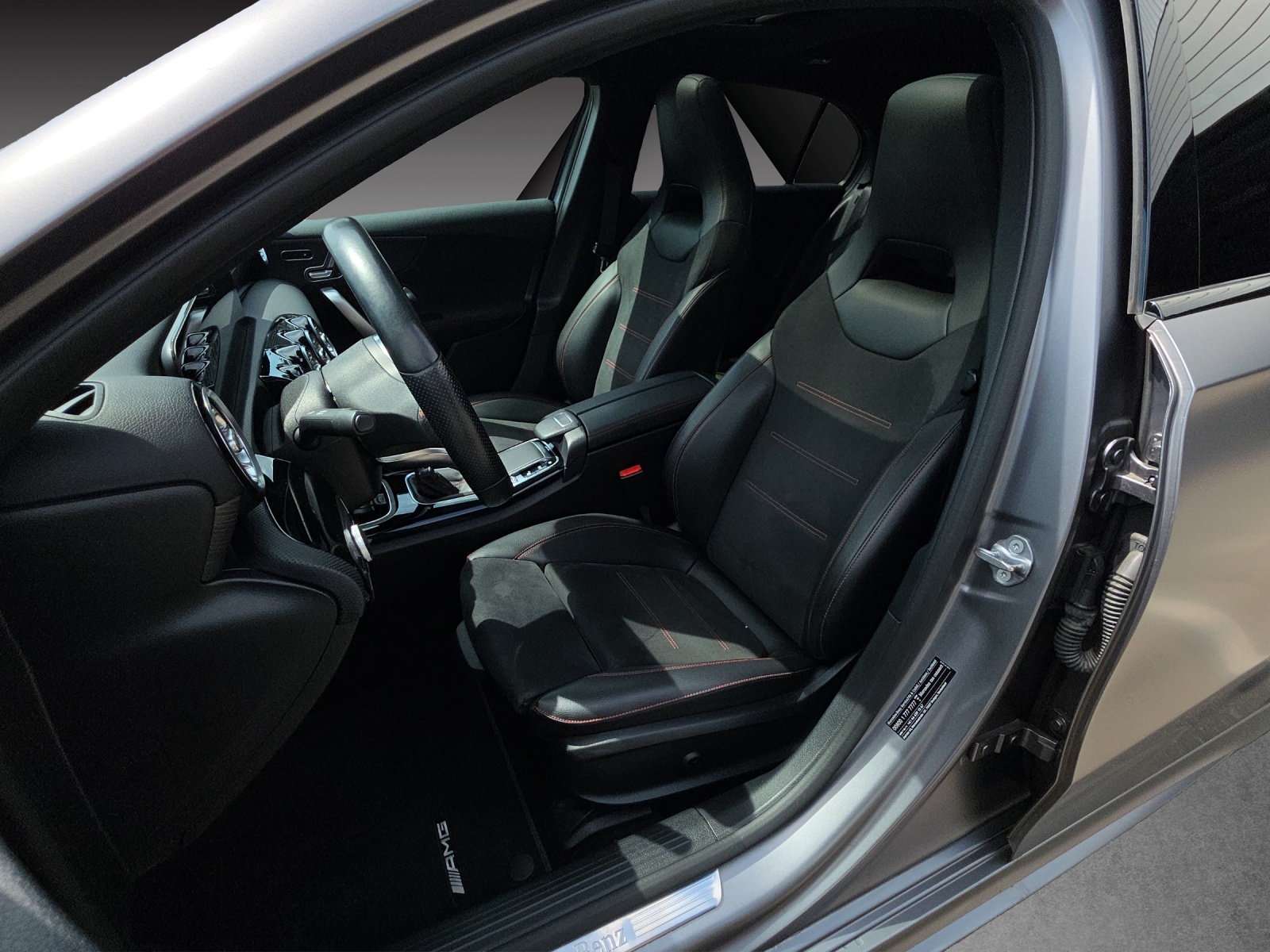 MERCEDES-BENZ A 200 AMG Line-image-14