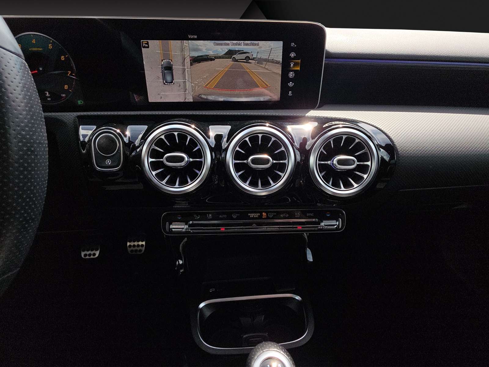 MERCEDES-BENZ A 200 AMG Line-image-10