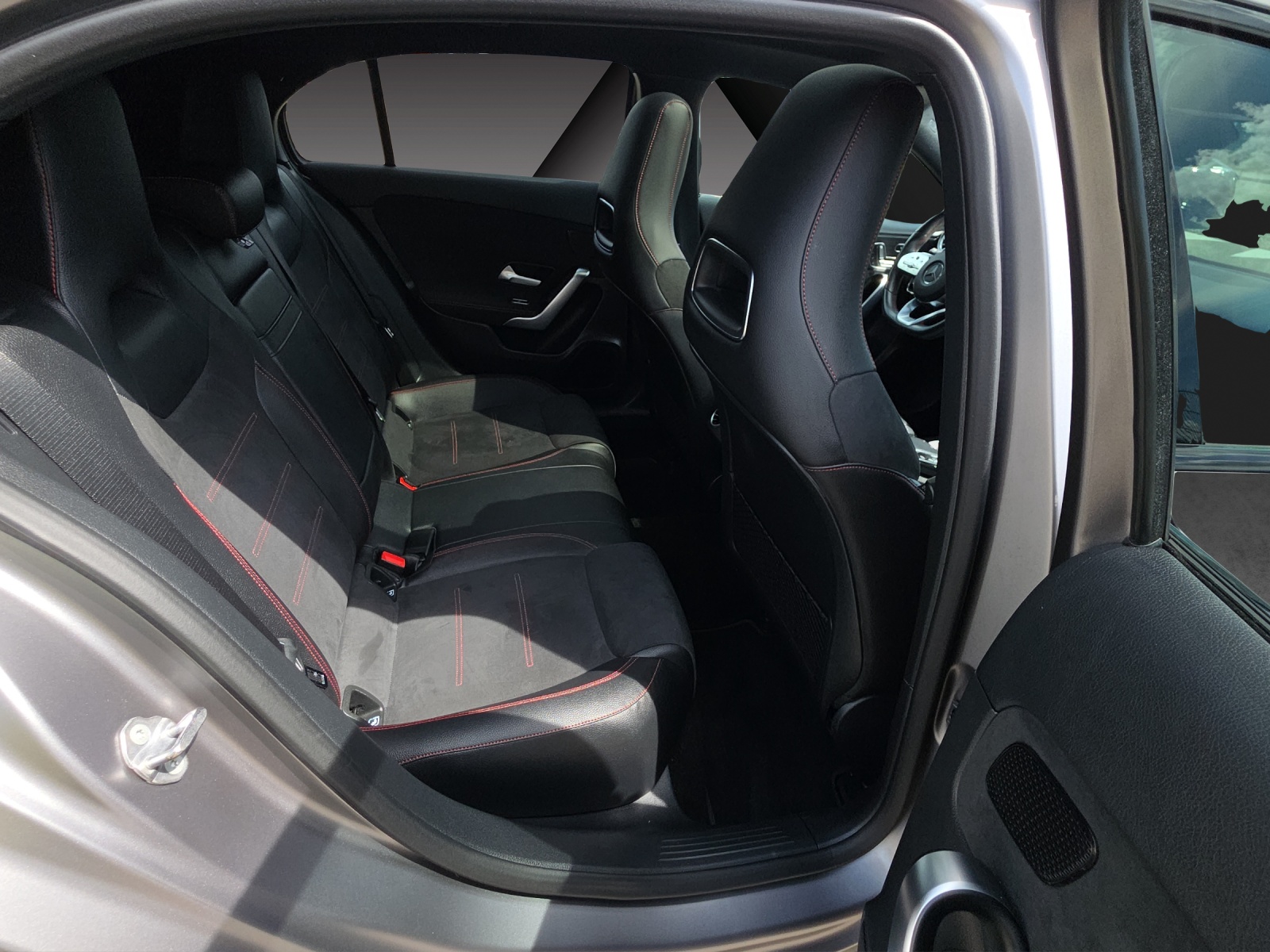 MERCEDES-BENZ A 200 AMG Line-image-17