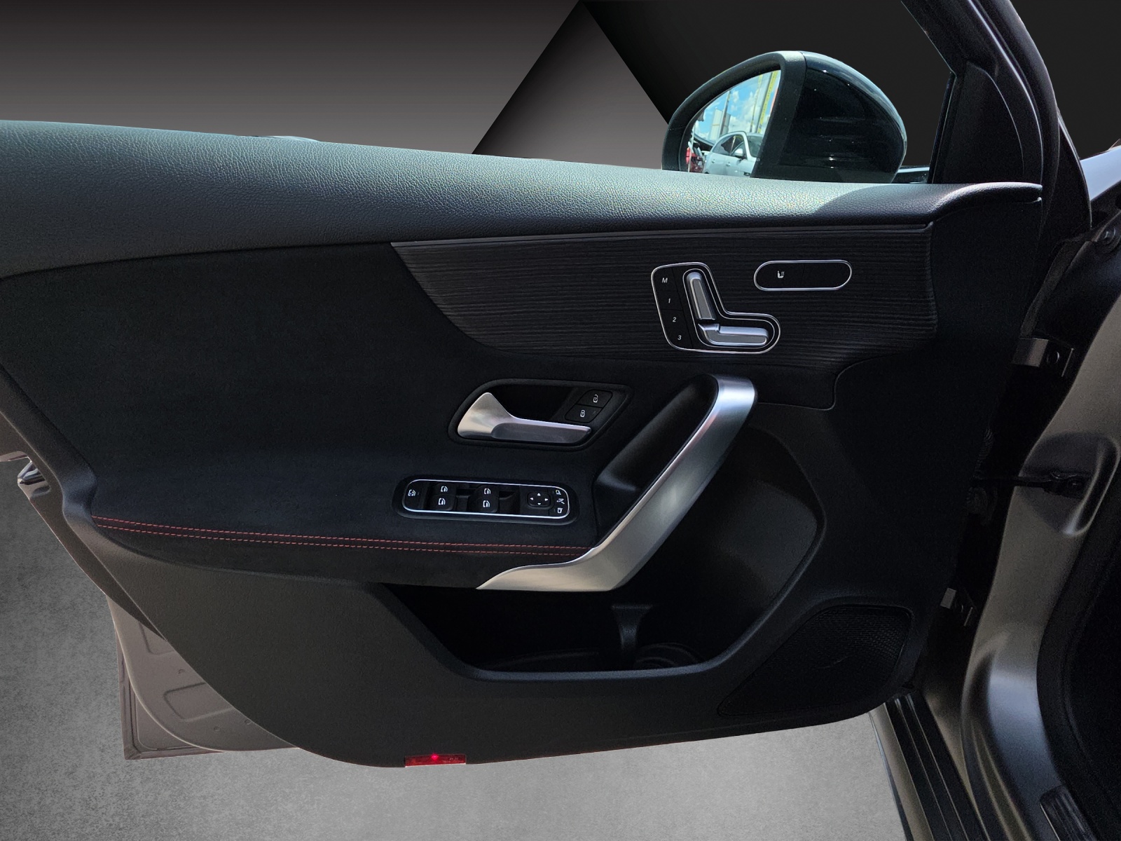 MERCEDES-BENZ A 200 AMG Line-image-15
