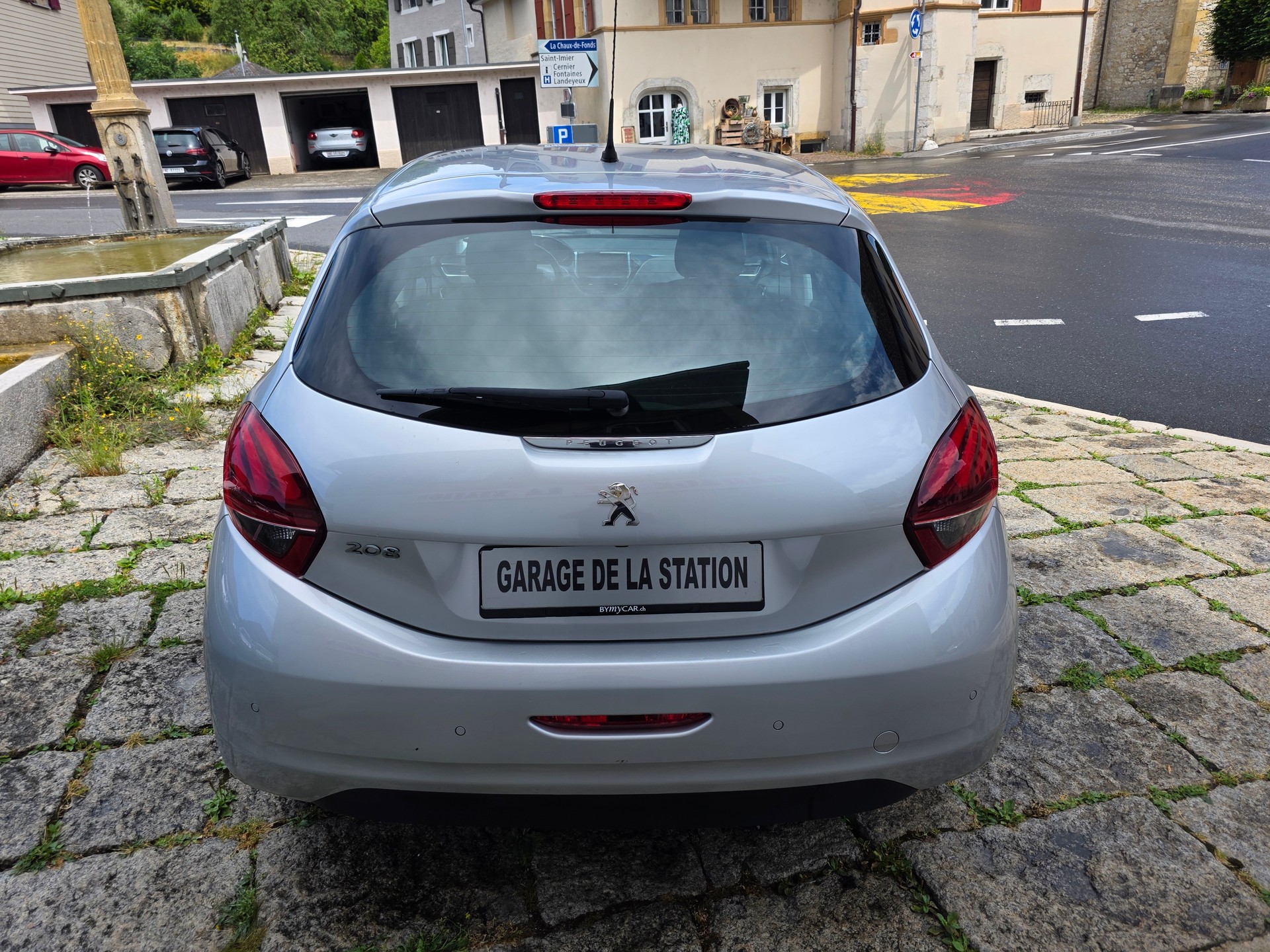 PEUGEOT 208 1.2 PureTech Style-image-4