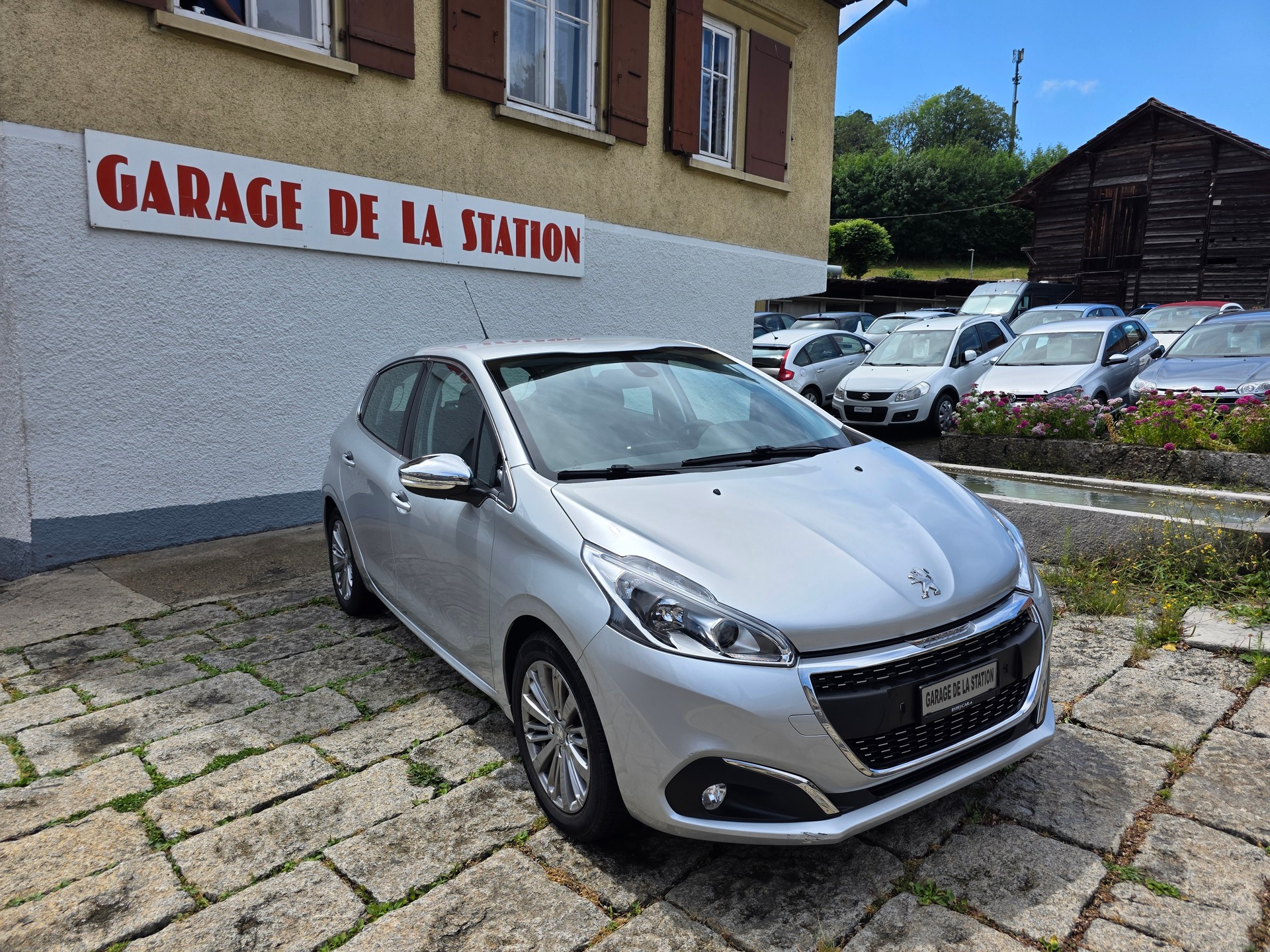 PEUGEOT 208 1.2 PureTech Style-image-2