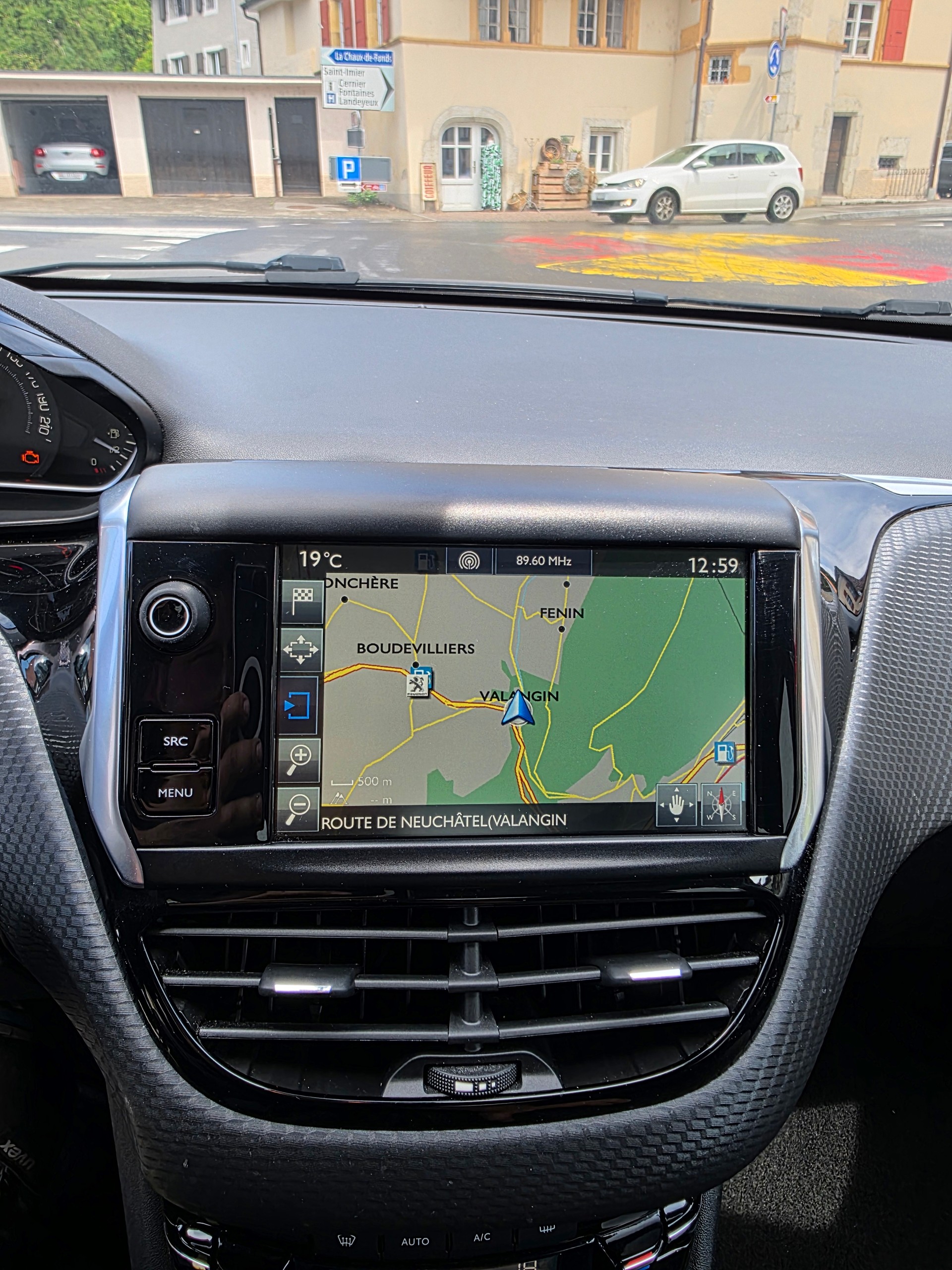 PEUGEOT 208 1.2 PureTech Style-image-7
