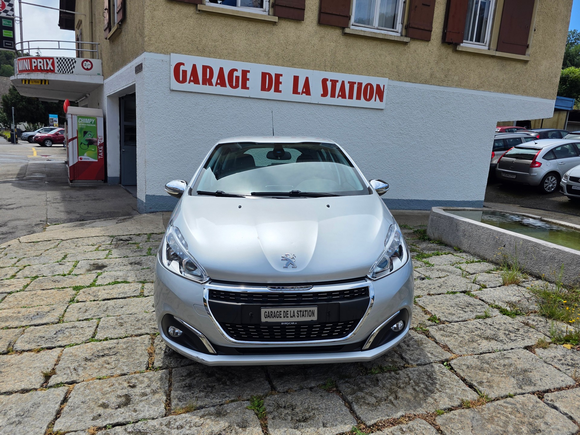 PEUGEOT 208 1.2 PureTech Style-image-1