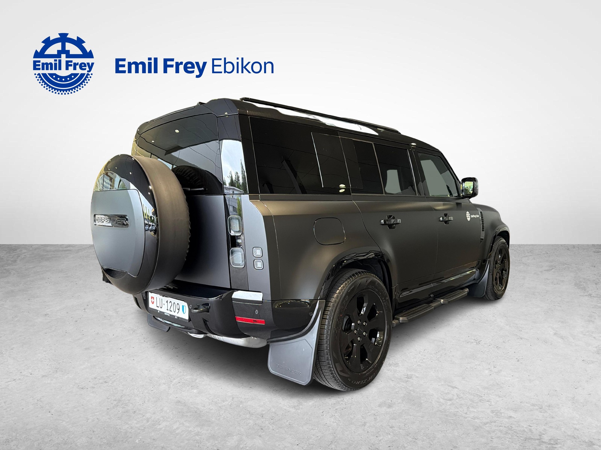 LAND ROVER Defender 110 3.0 D I6 250 X-Dynamic SE-image-4