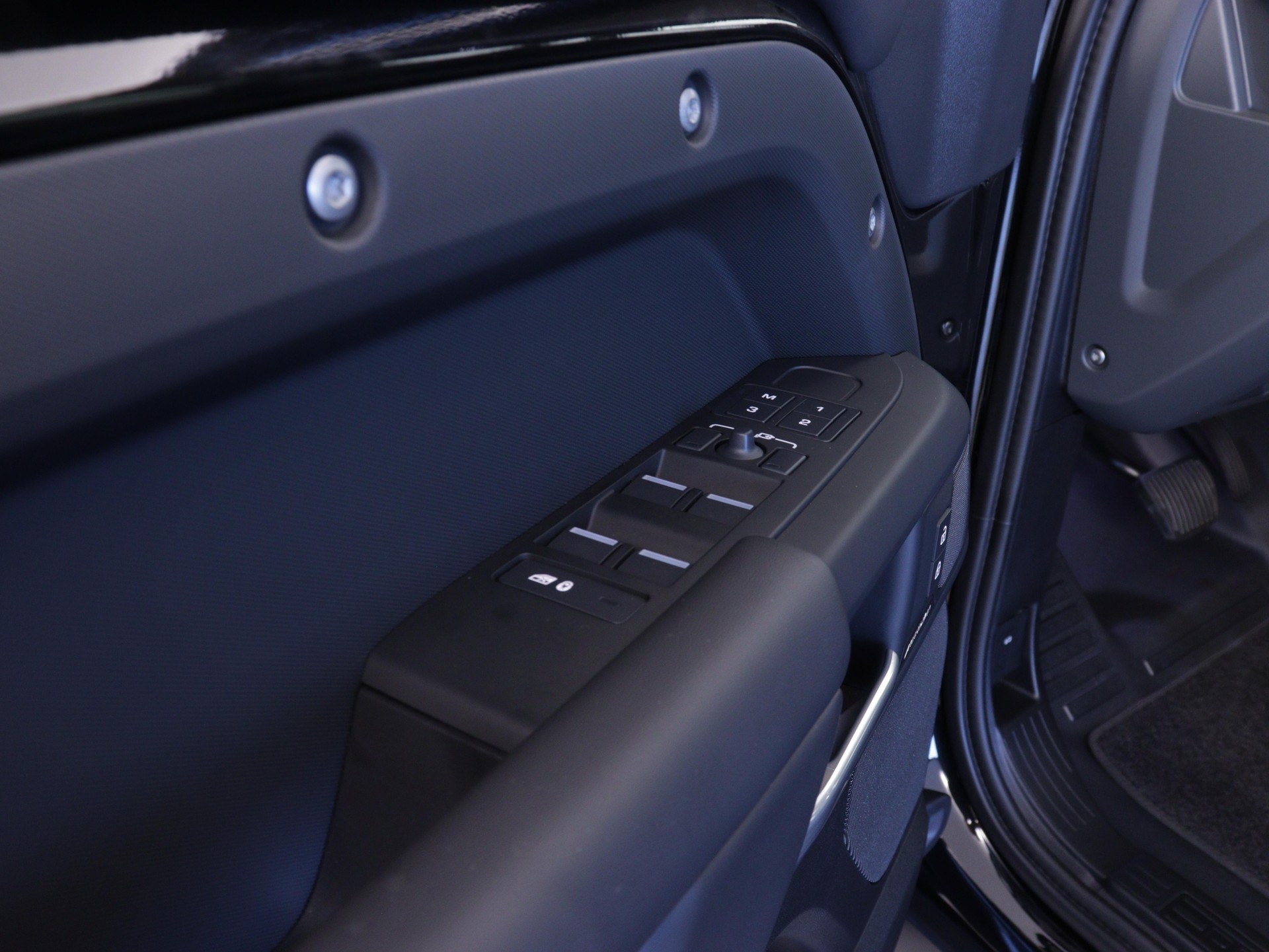 LAND ROVER Defender 110 3.0 D I6 300 X-Dynamic HSE-image-8