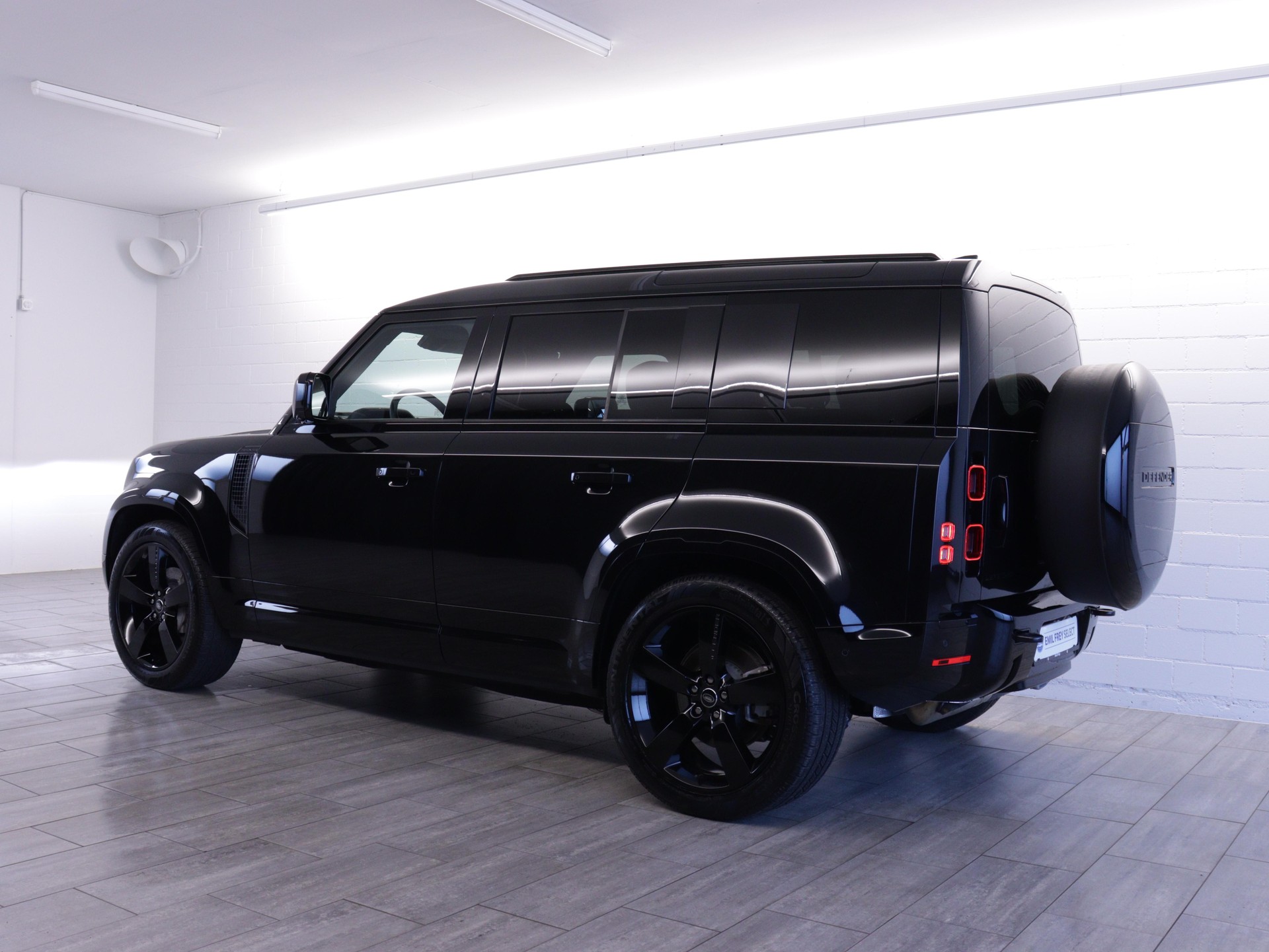 LAND ROVER Defender 110 3.0 D I6 300 X-Dynamic HSE-image-2