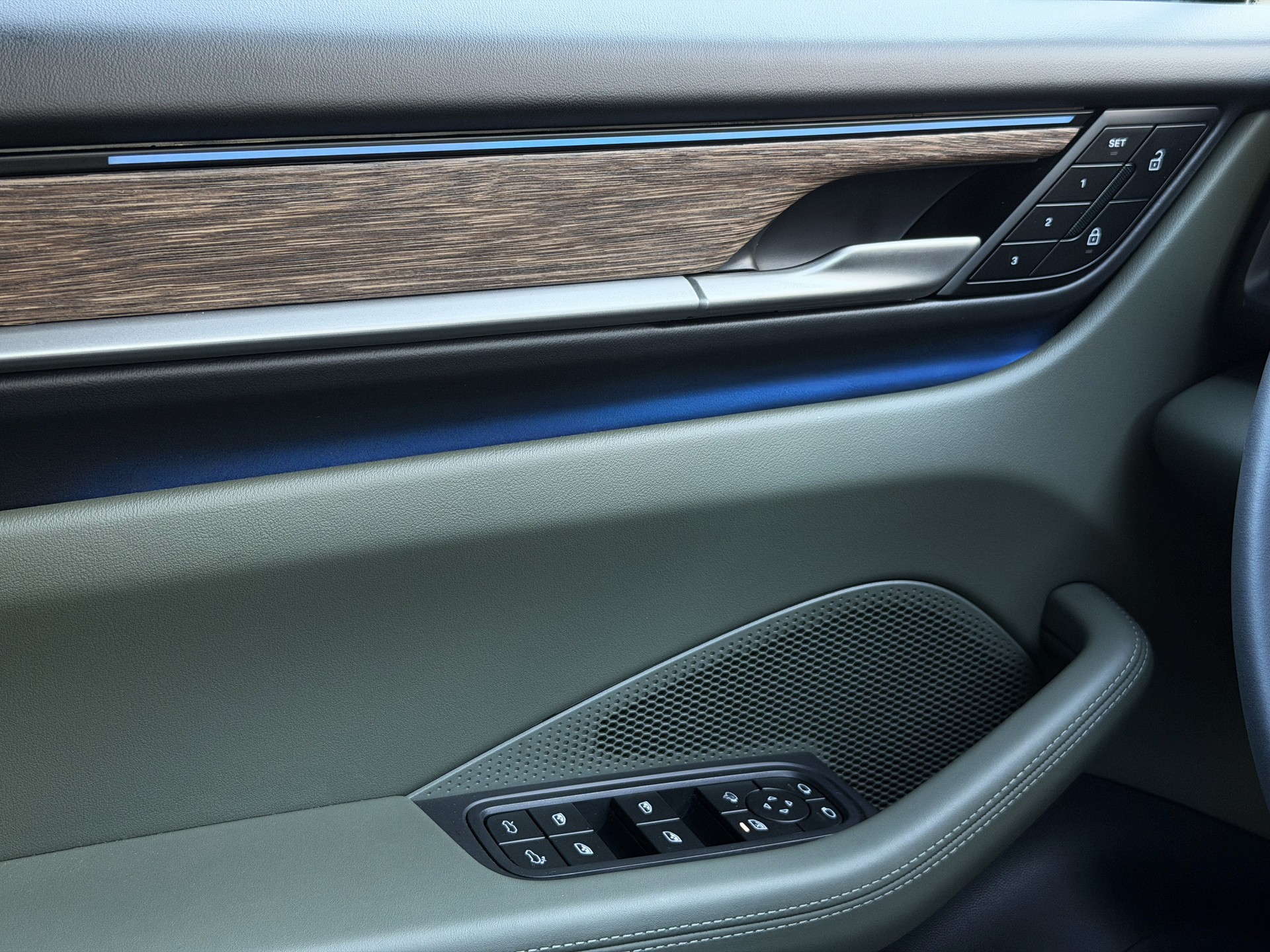 PORSCHE Macan 4 *Porsche Garantie 2+2*-image-27
