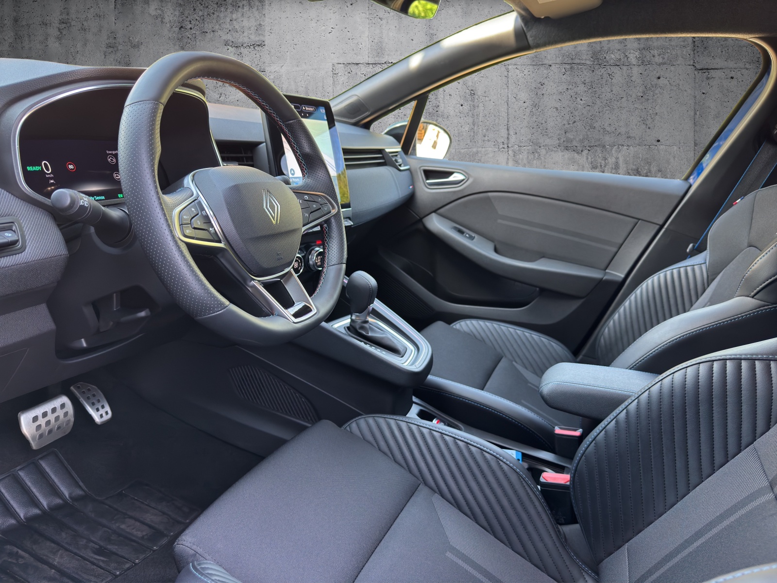 RENAULT Clio 1.6 E-Tech Esprit Alpine-showroom-element-1