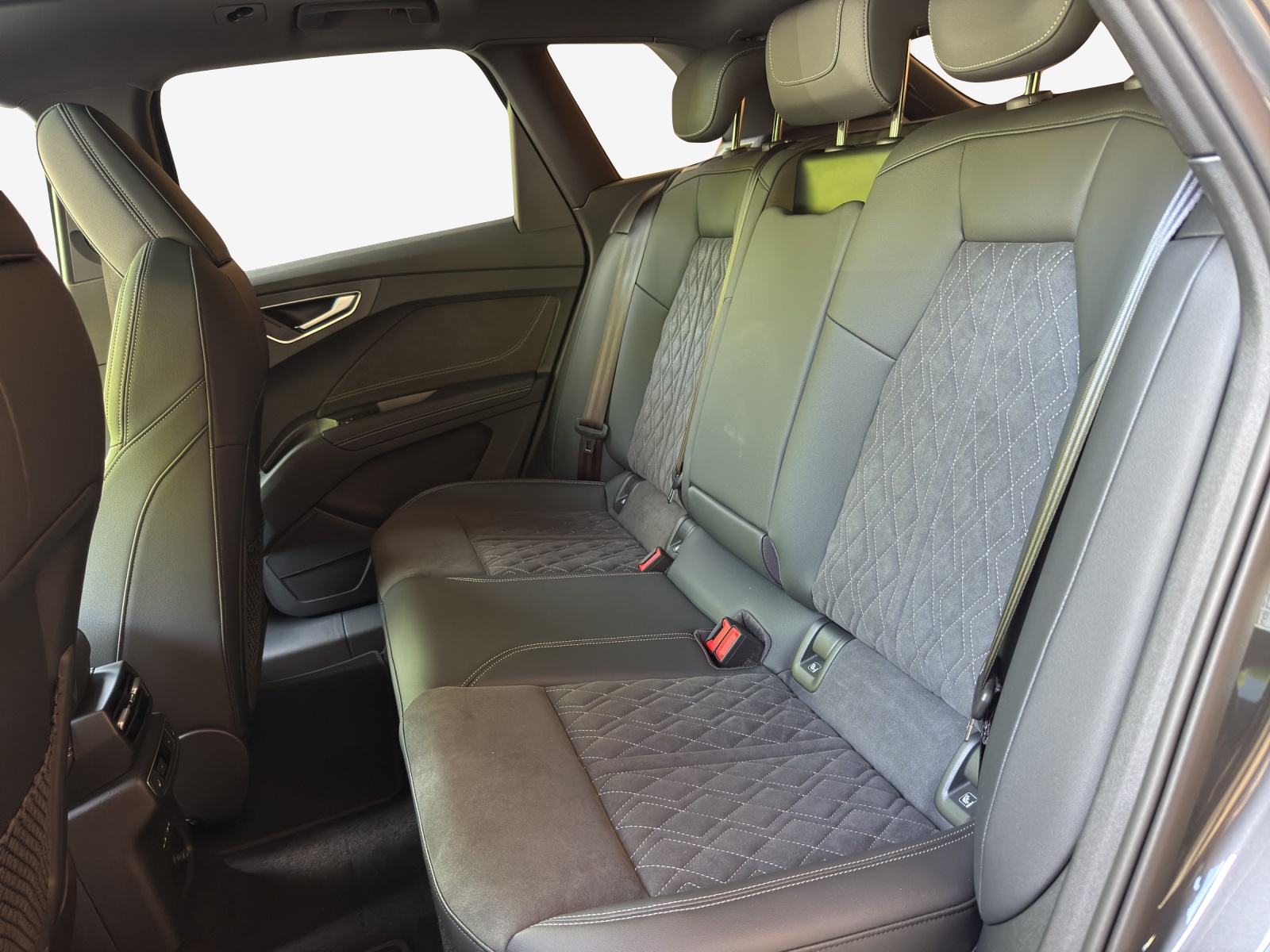 AUDI Q4 e-tron SUV quattro performance-image-11