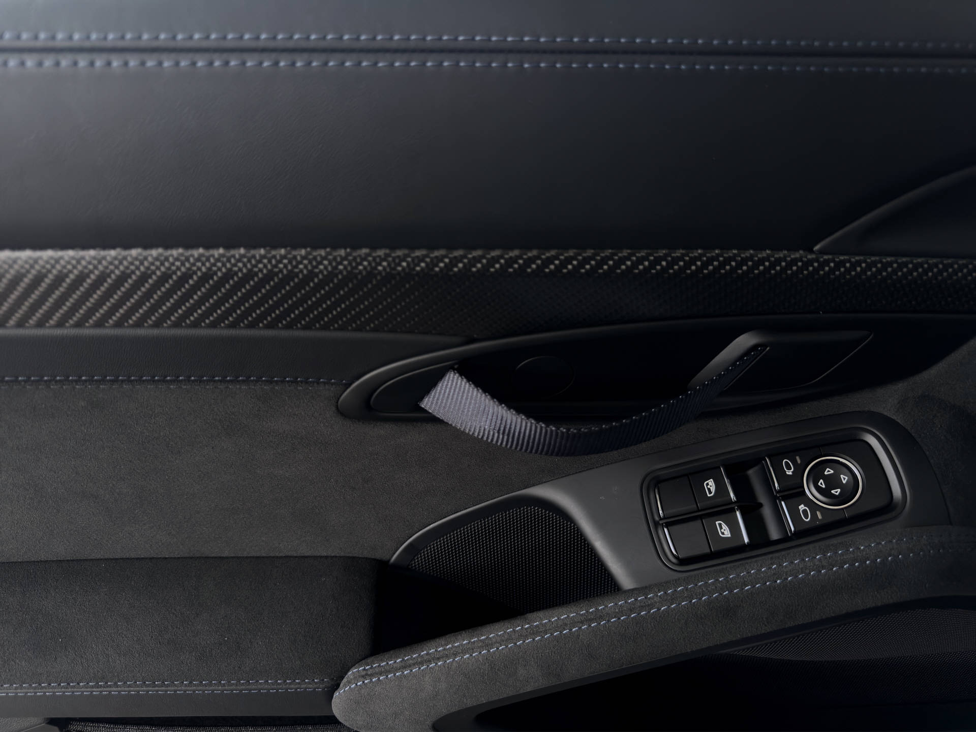 PORSCHE Cayman 718 GT4 RS-image-11