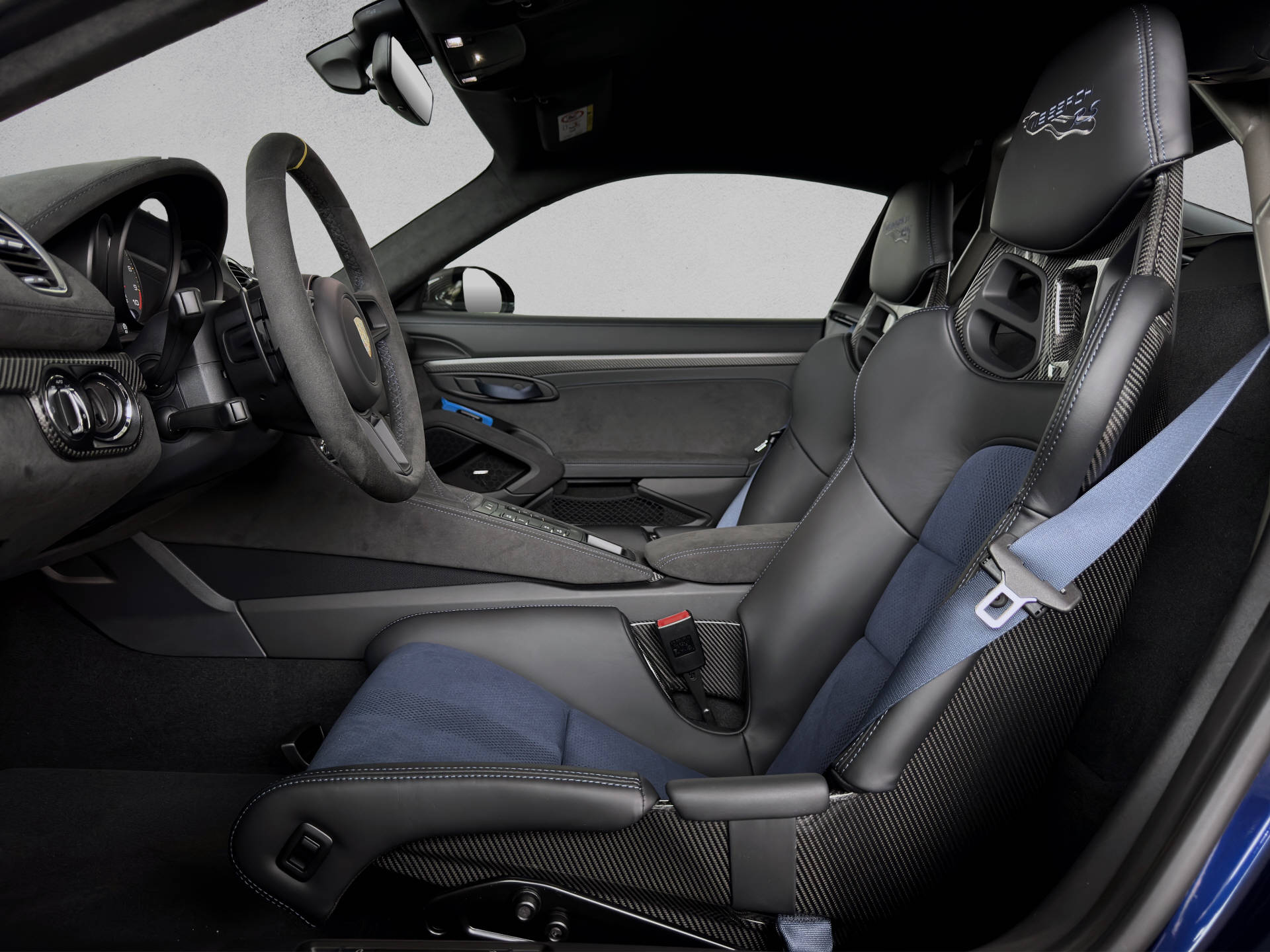 PORSCHE Cayman 718 GT4 RS-image-6