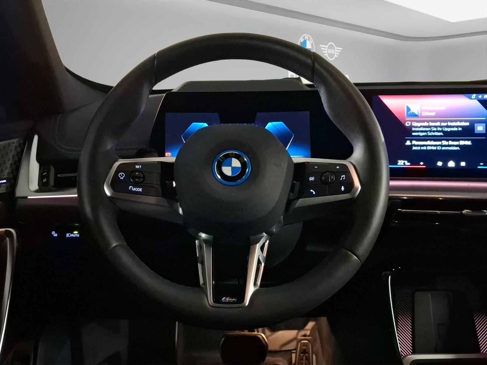 BMW iX1 30 xDrive-image-10
