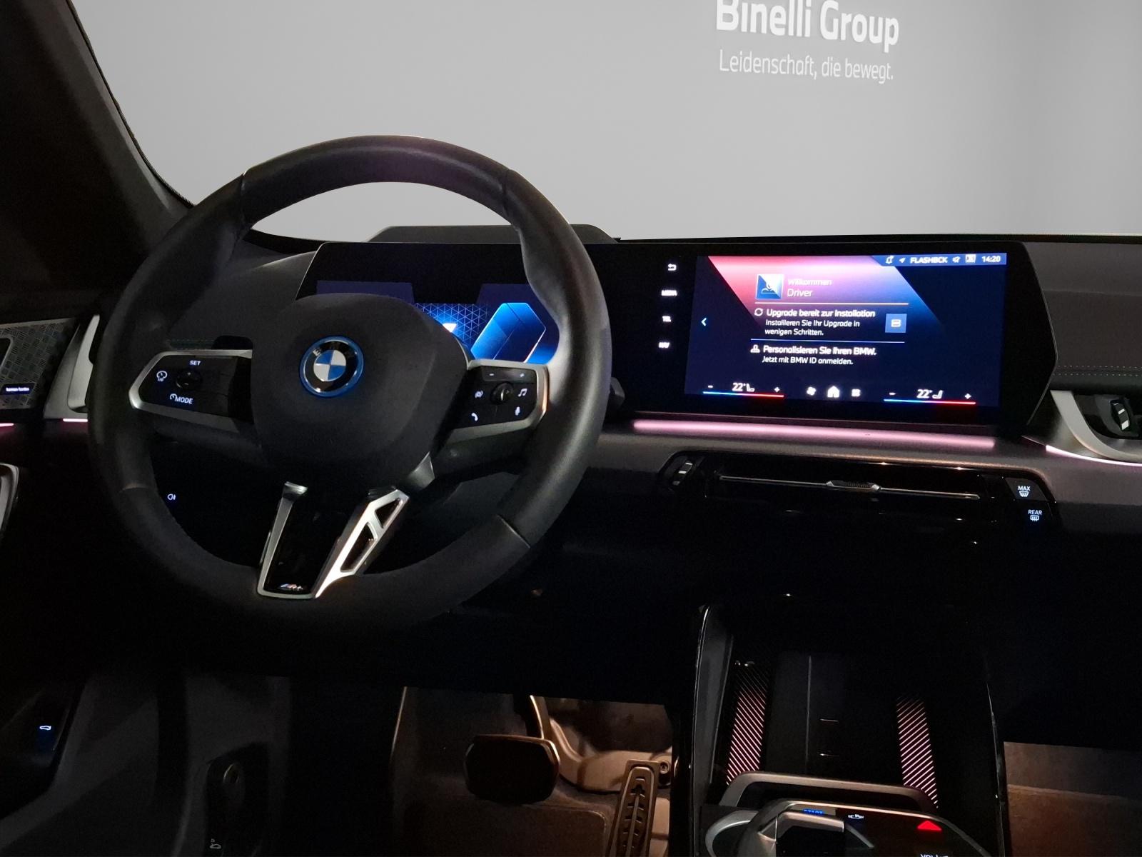BMW iX1 30 xDrive-image-9