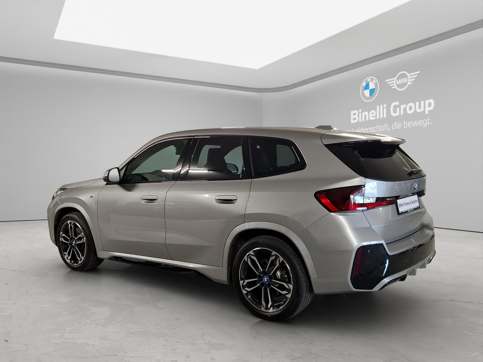 BMW iX1 30 xDrive-image-13