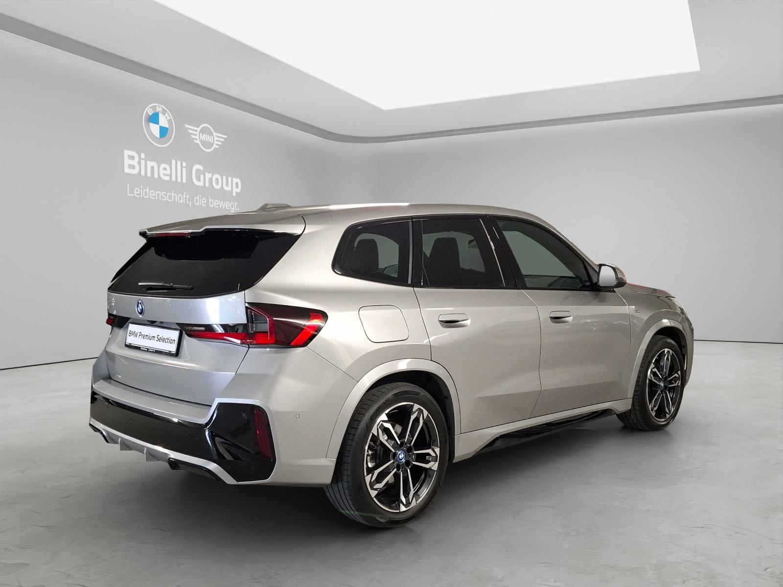 BMW iX1 30 xDrive-image-16