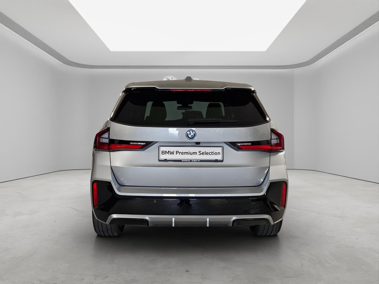 BMW iX1 30 xDrive-image-14