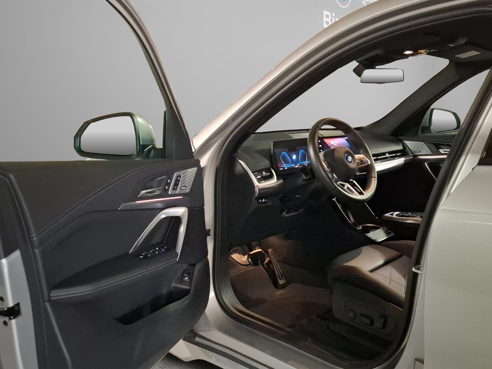 BMW iX1 30 xDrive-image-3