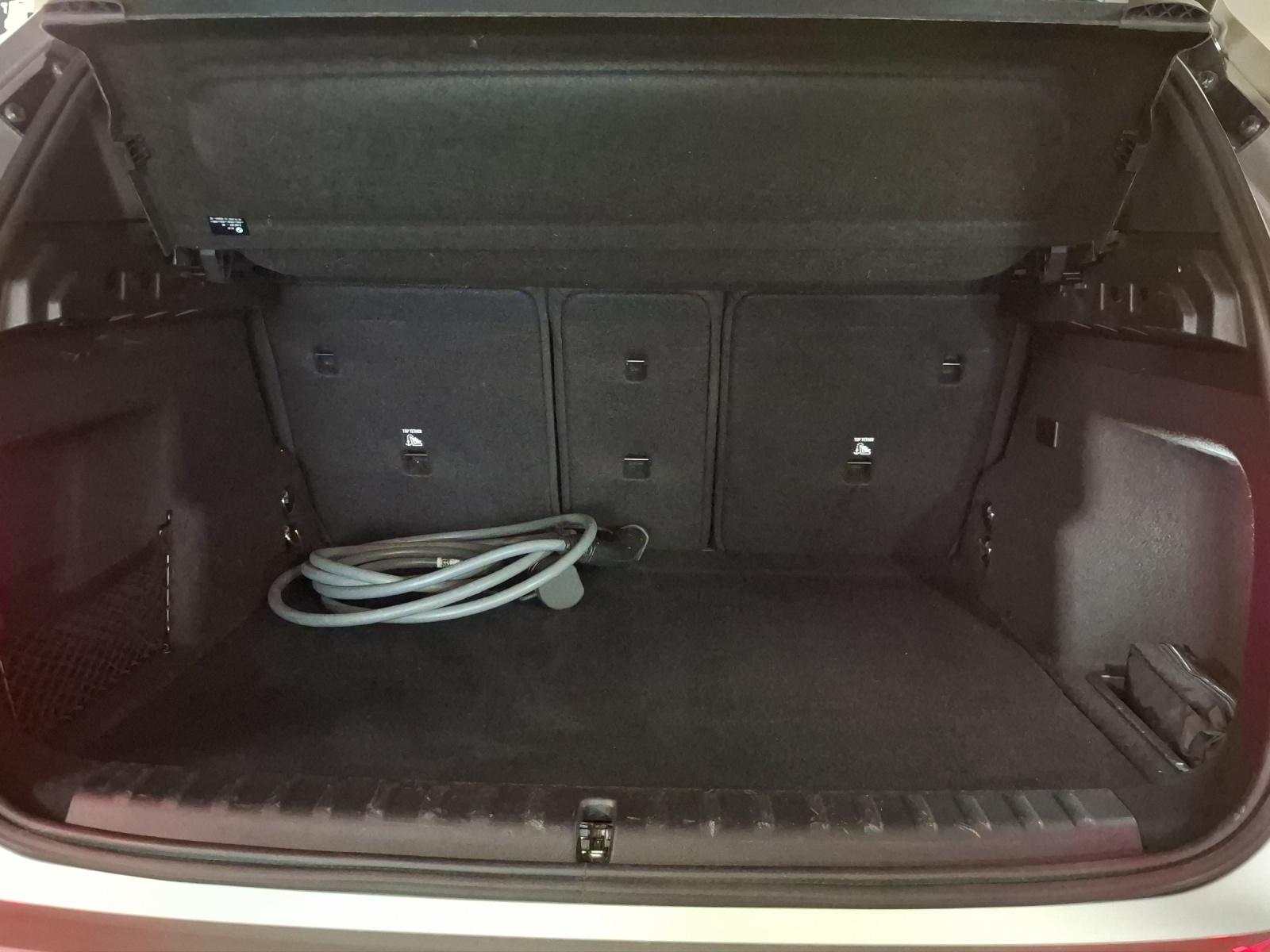 BMW iX1 30 xDrive-image-15