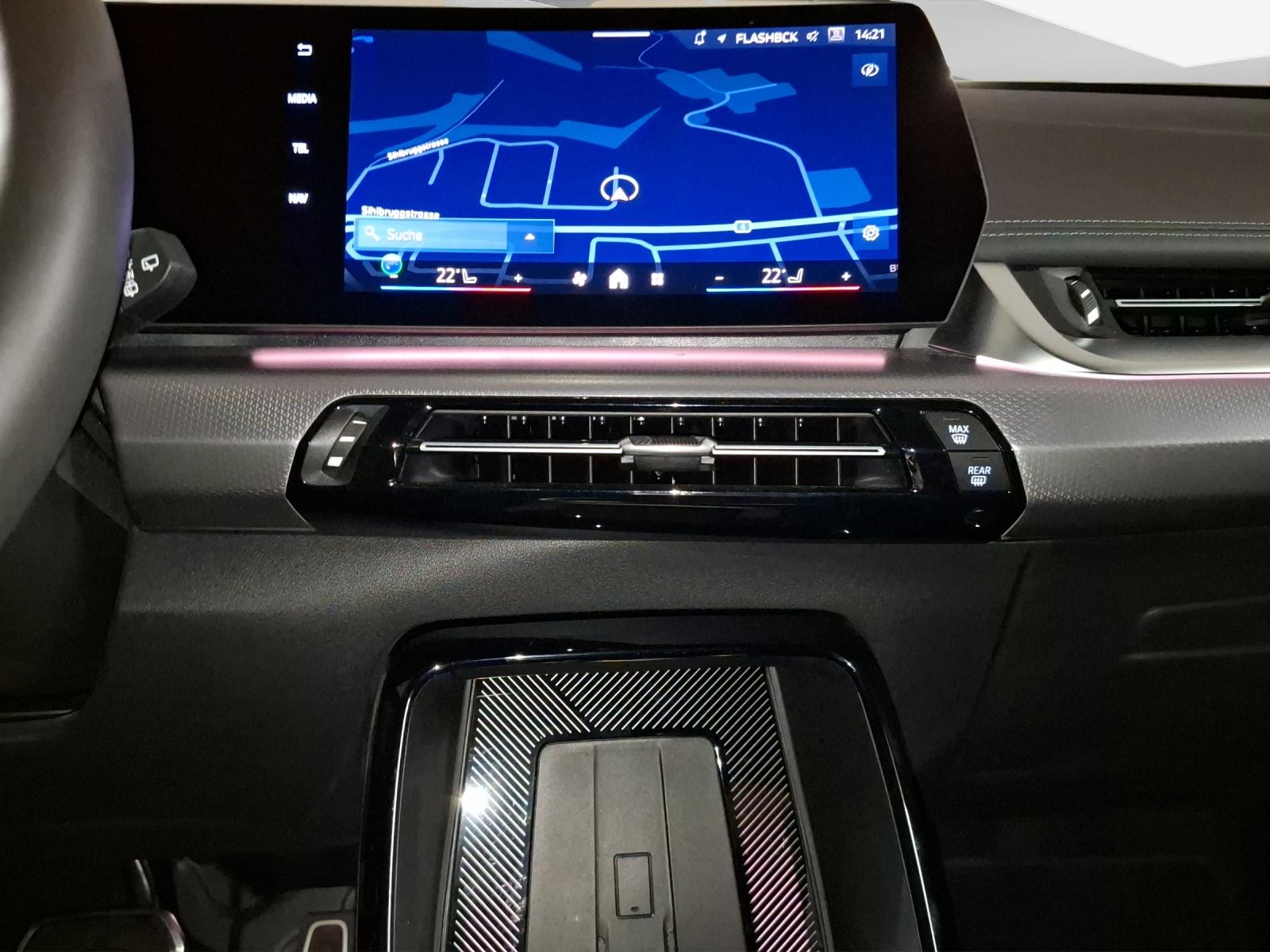 BMW iX1 30 xDrive-image-12