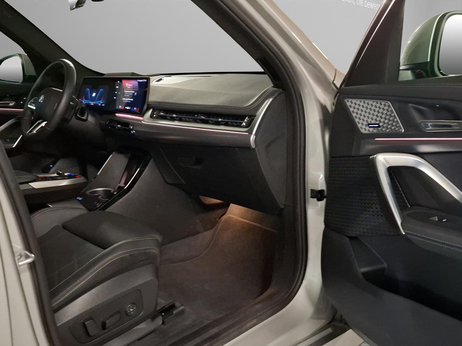 BMW iX1 30 xDrive-image-20
