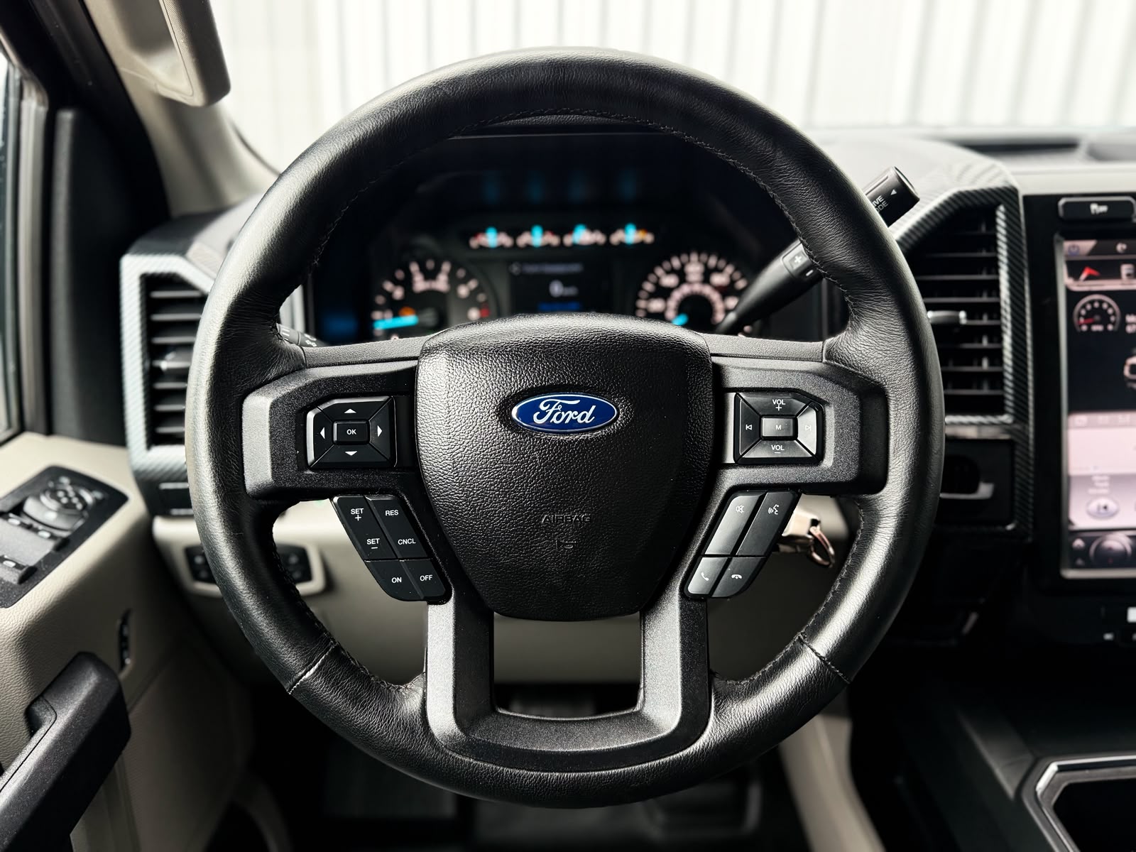 FORD F150 XLT-image-12