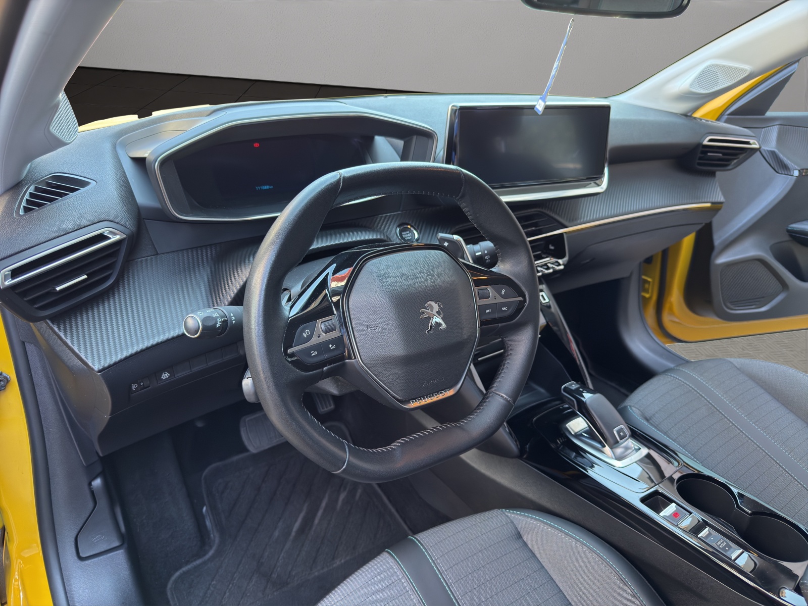 PEUGEOT 208 1.2 PureTech Allure EAT8-image-9