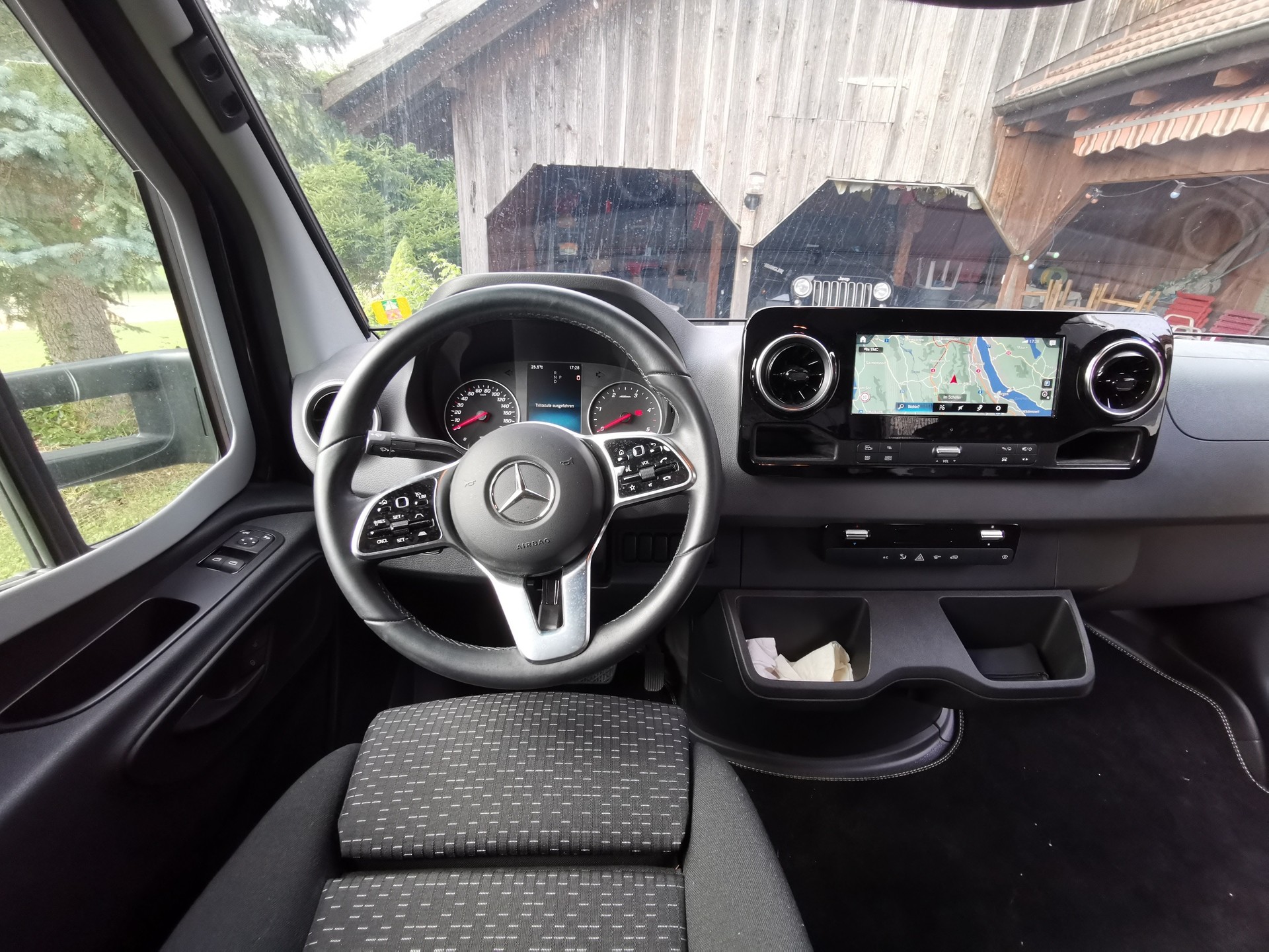 MERCEDES-BENZ Hymer Tramp S 695-showroom-element-3