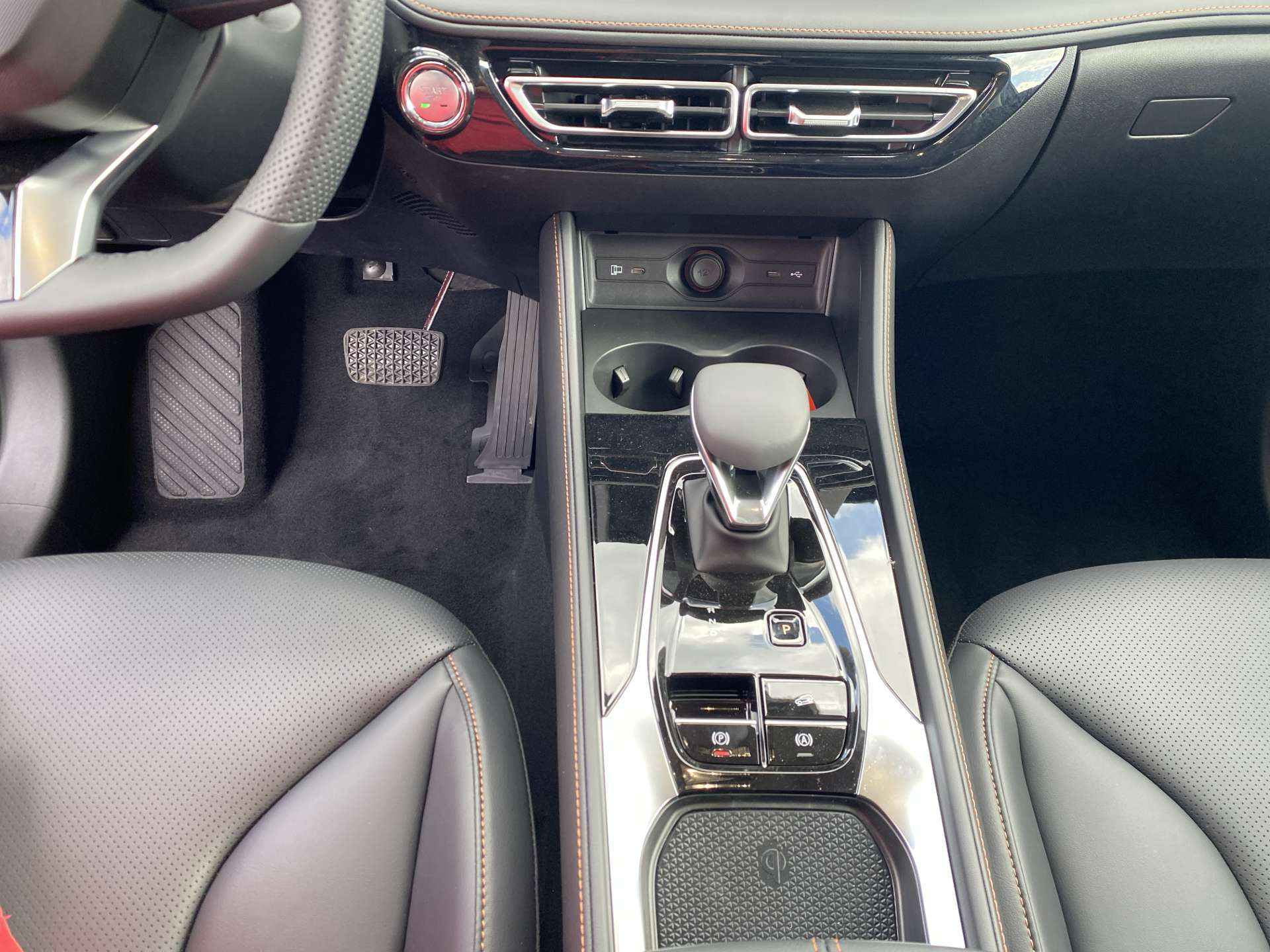 MG HS 1.5 T HEV+ Luxury 224PS Automat-image-11