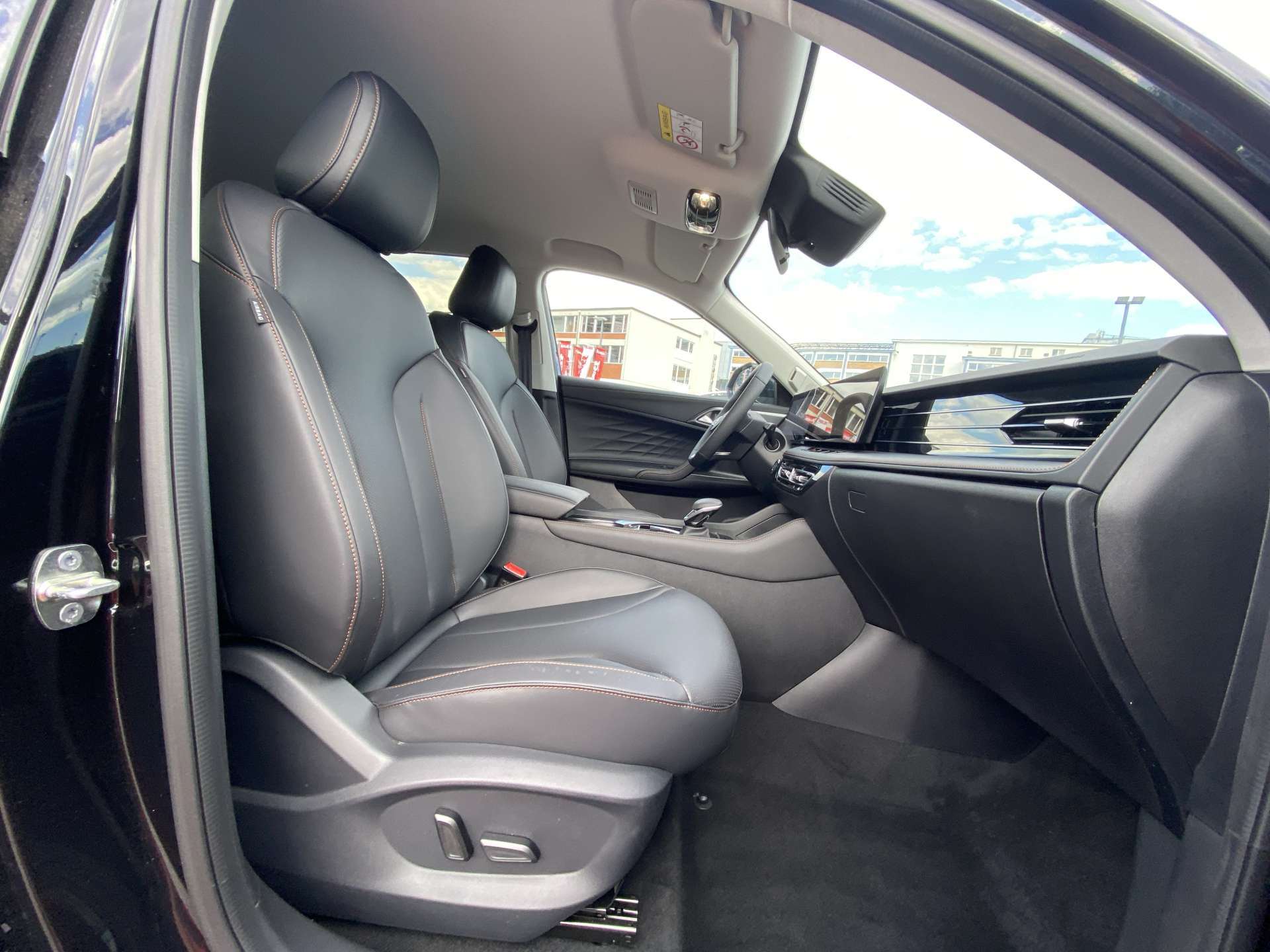 MG HS 1.5 T HEV+ Luxury 224PS Automat-image-12