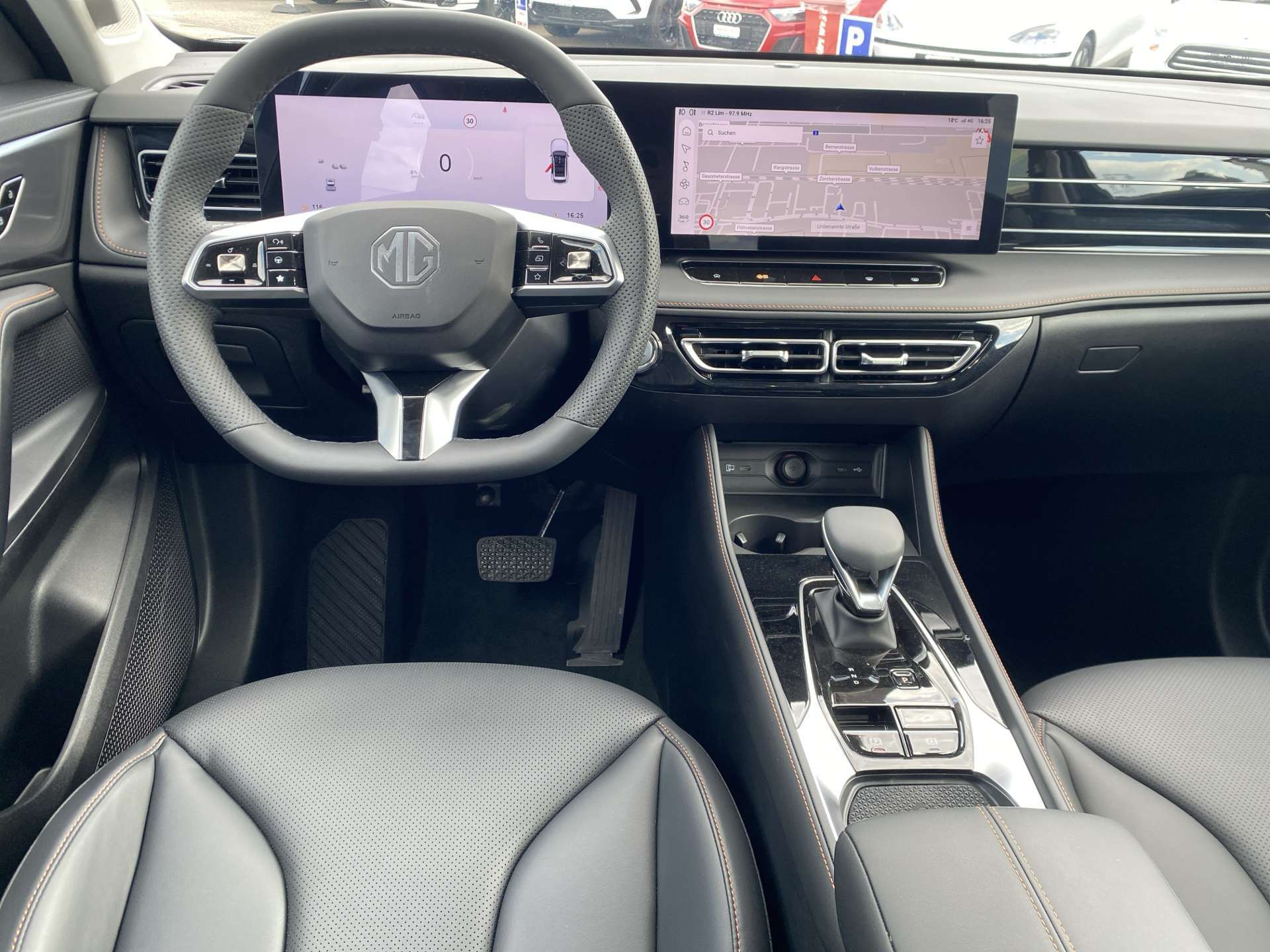 MG HS 1.5 T HEV+ Luxury 224PS Automat-image-4