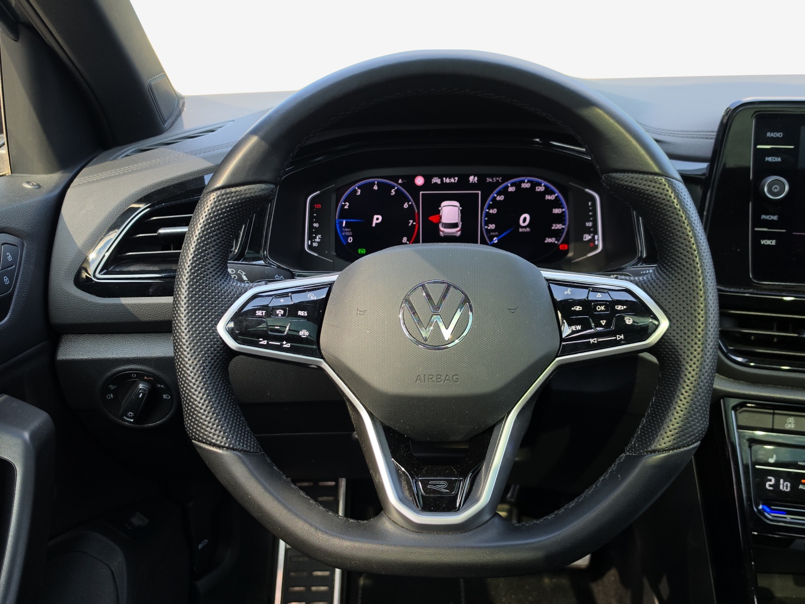 VW T-Roc 2.0 TSI R-Line DSG 4Motion-image-9