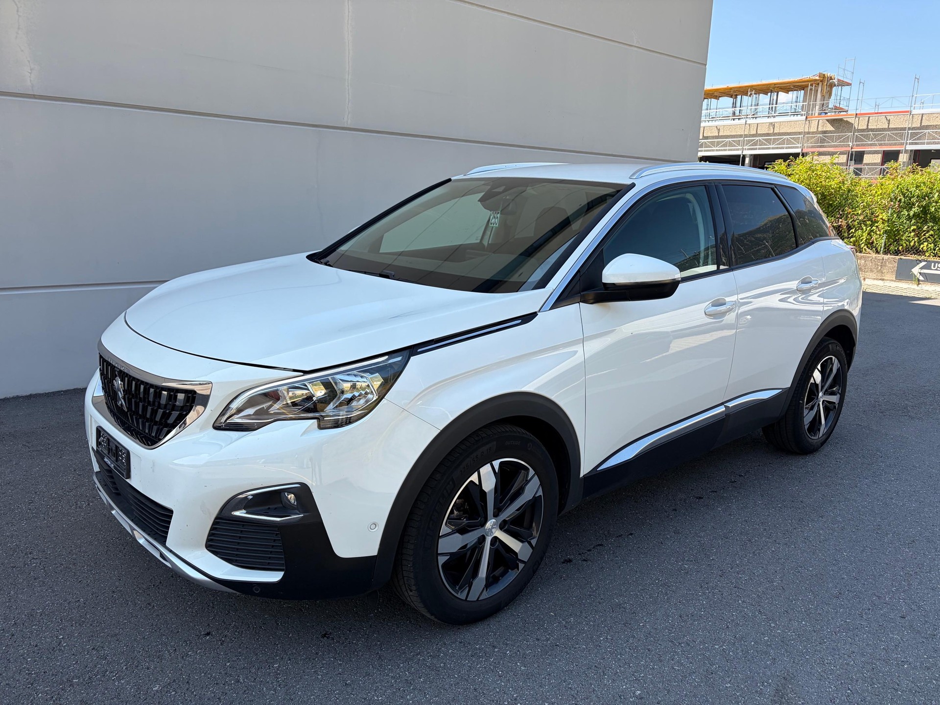 PEUGEOT 3008 1.2 PureTech Allure-image-2