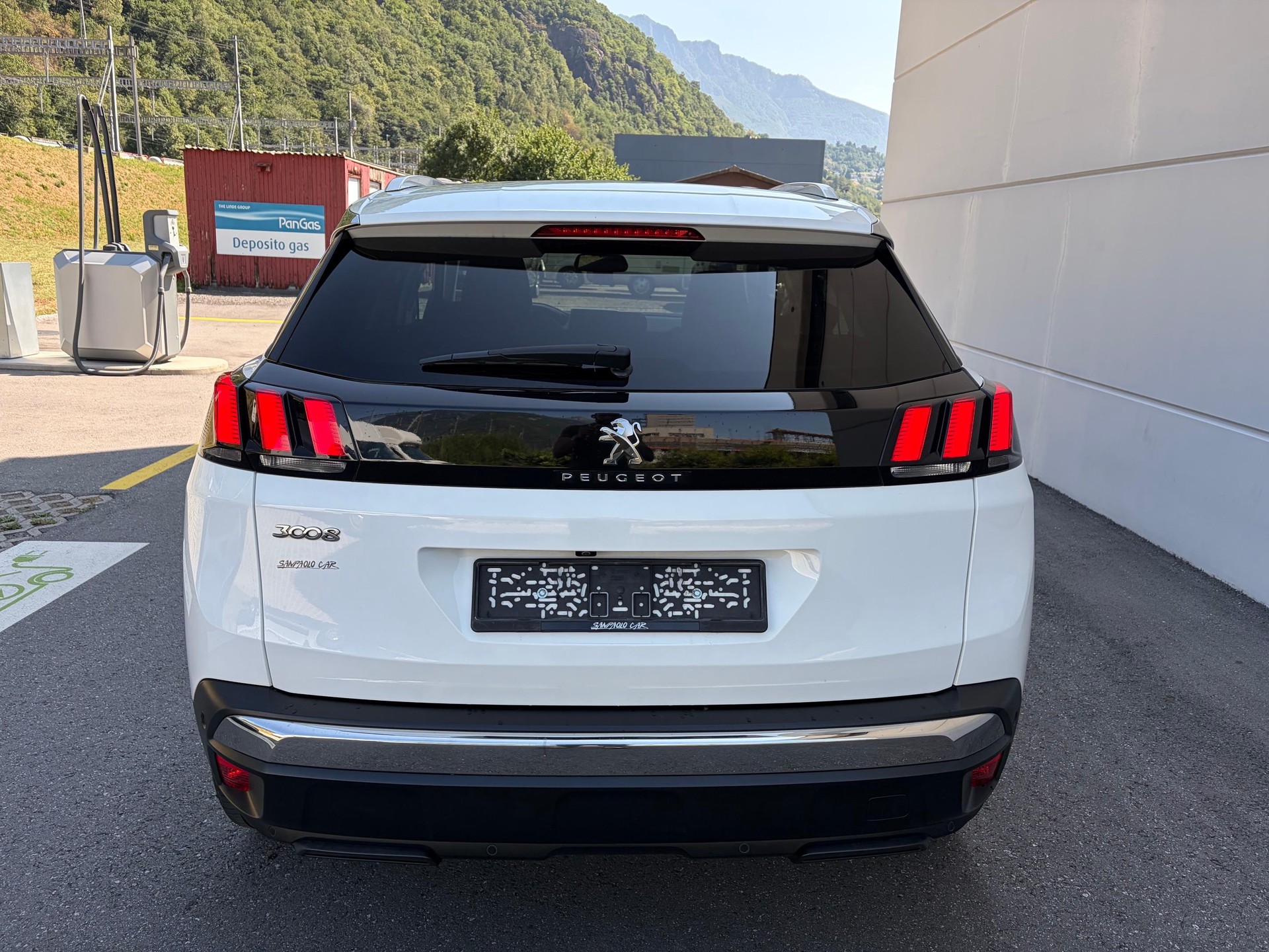 PEUGEOT 3008 1.2 PureTech Allure-image-5