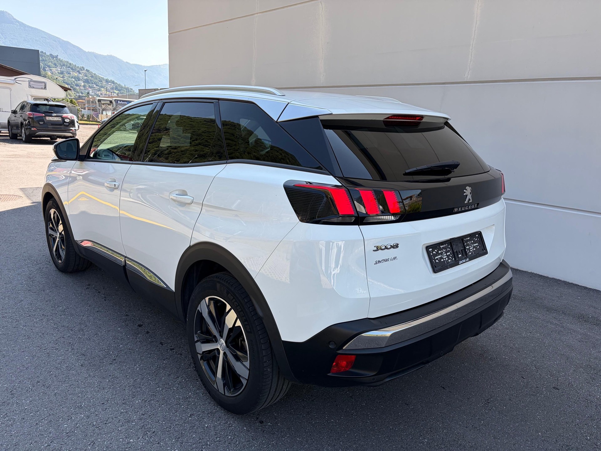 PEUGEOT 3008 1.2 PureTech Allure-image-4