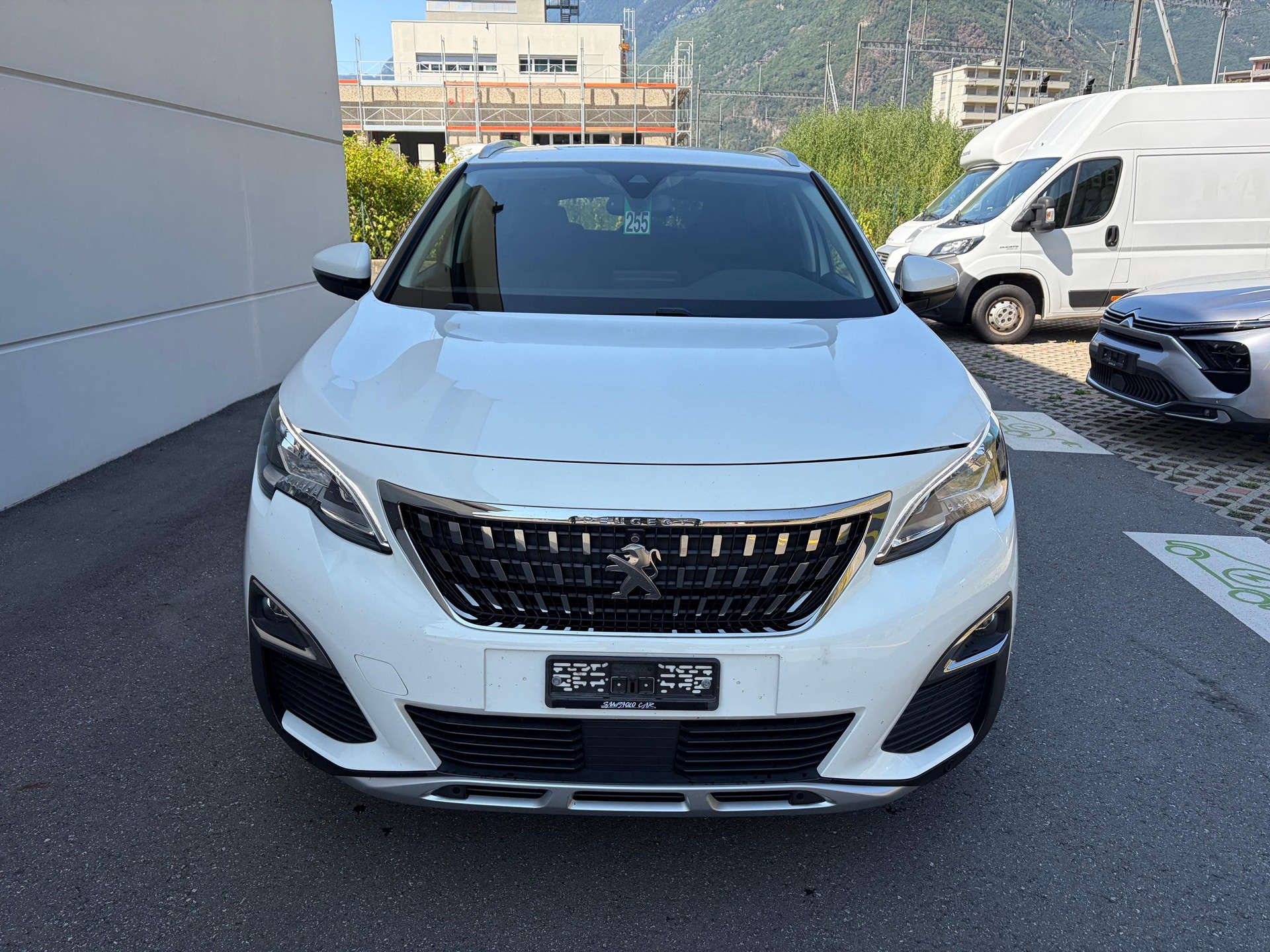 PEUGEOT 3008 1.2 PureTech Allure-image-1