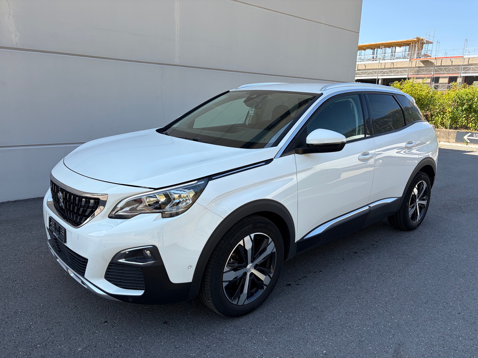 PEUGEOT 3008 1.2 PureTech Allure-image-2