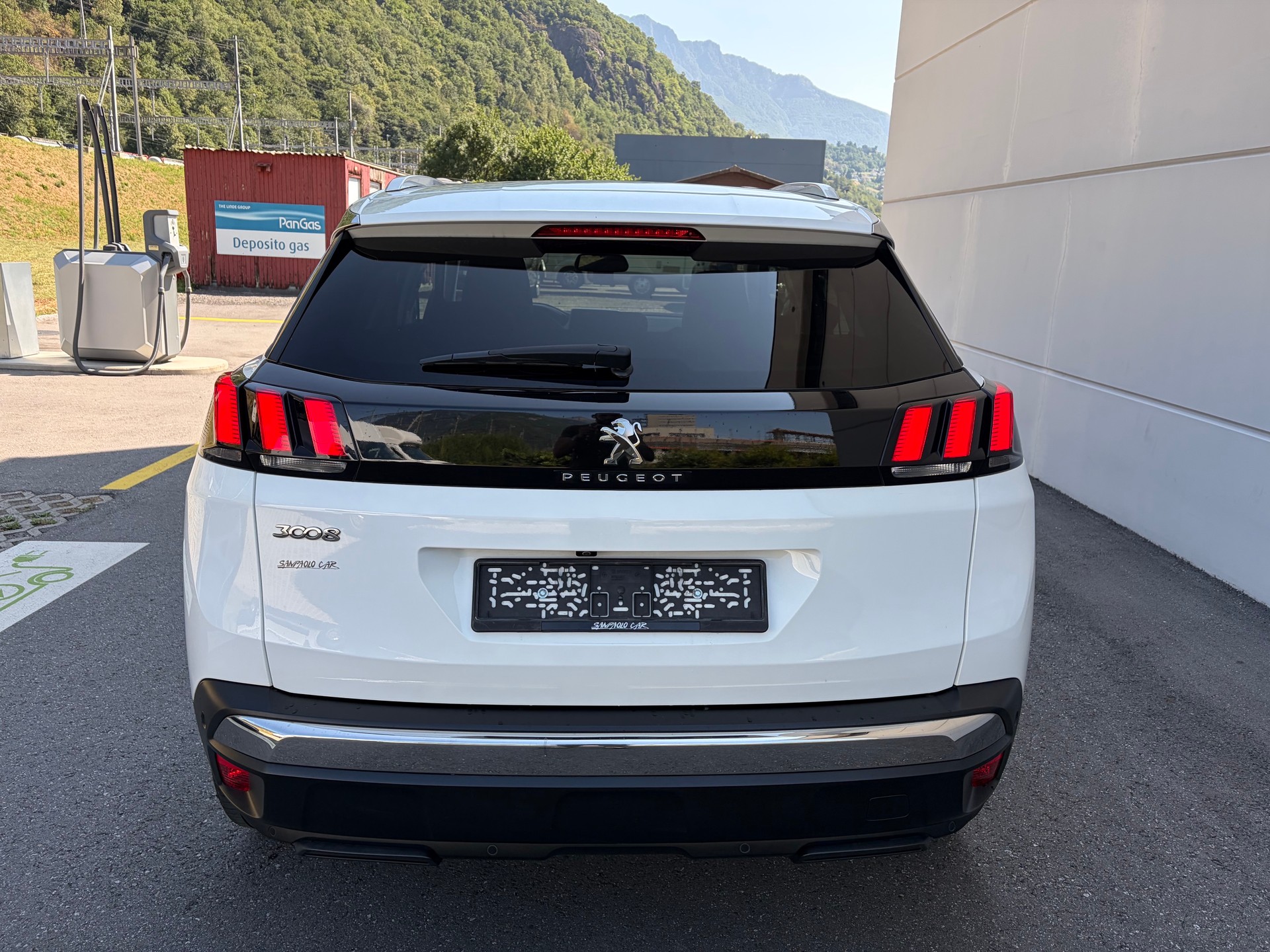 PEUGEOT 3008 1.2 PureTech Allure-image-5