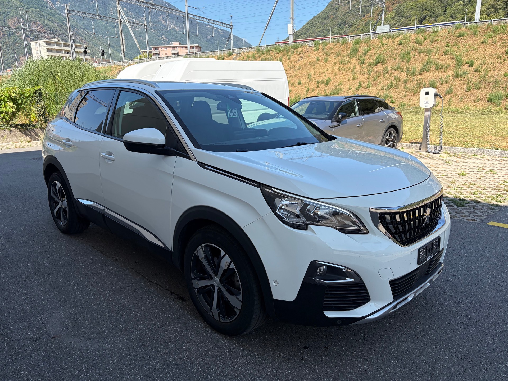 PEUGEOT 3008 1.2 PureTech Allure-image-0
