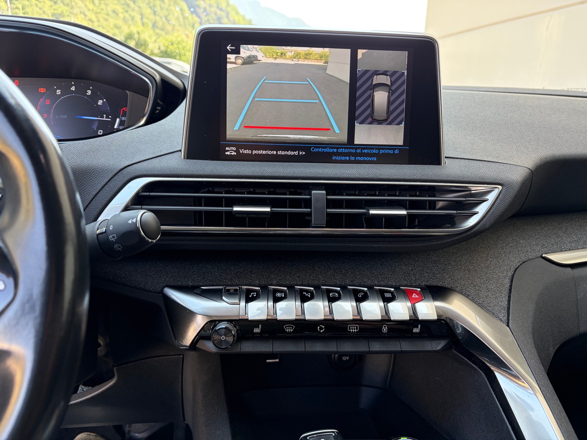 PEUGEOT 3008 1.2 PureTech Allure-image-13