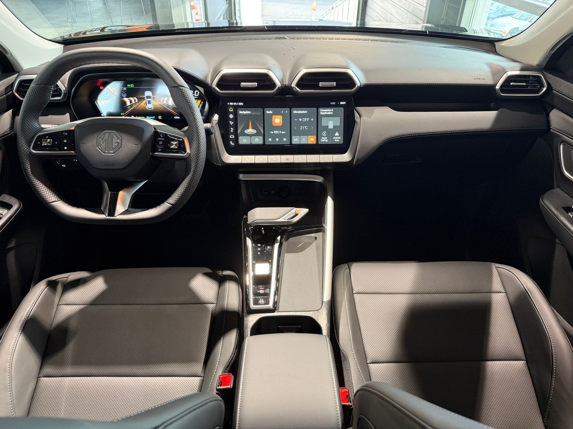 MG ZS 1.5 HEV Luxury-image-9