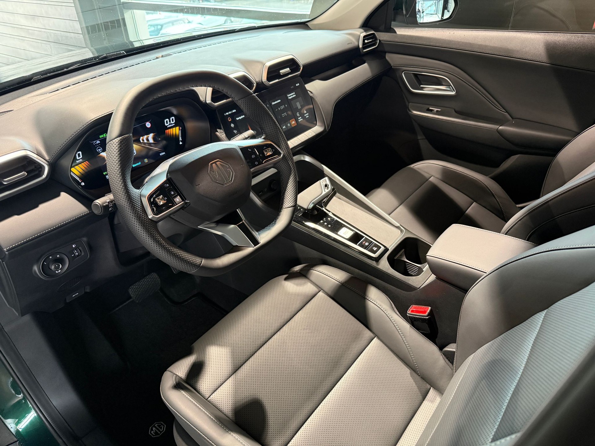 MG ZS 1.5 HEV Luxury-image-7