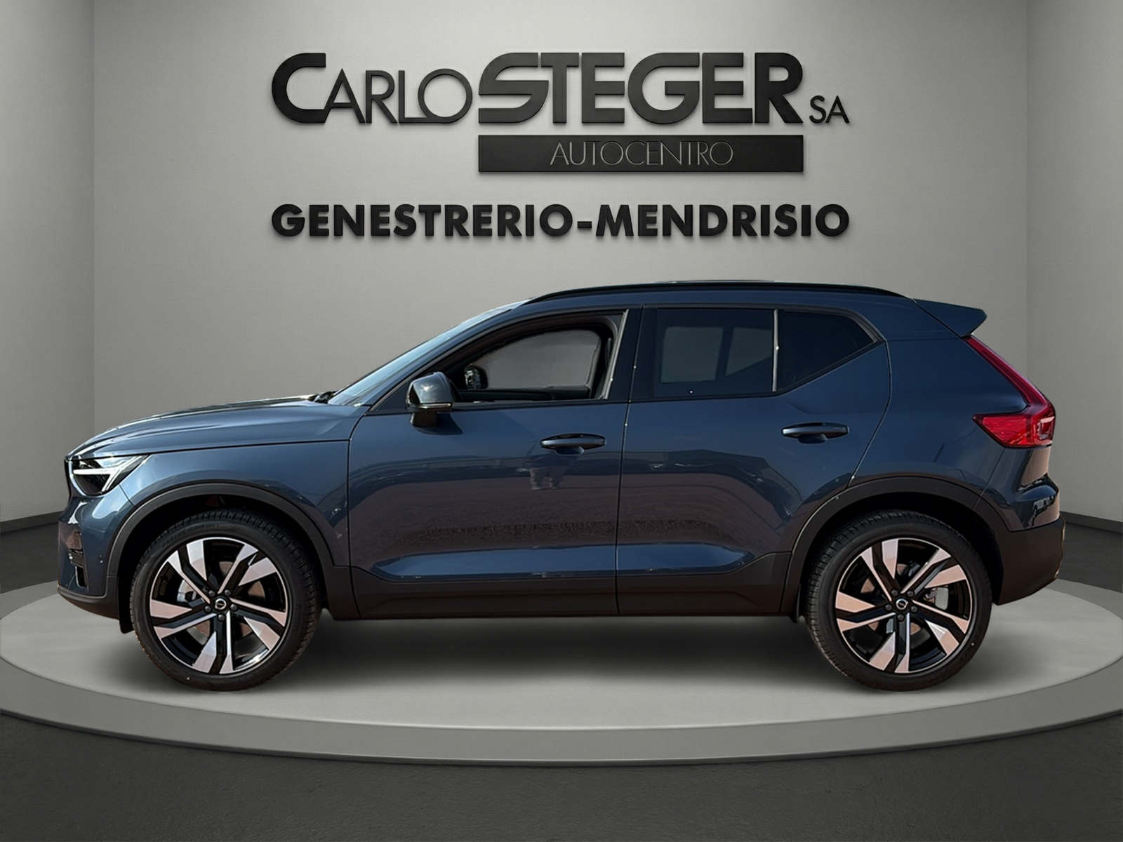 VOLVO XC40 B3 Benzin Mild Hybrid Plus Dark DCT-image-3