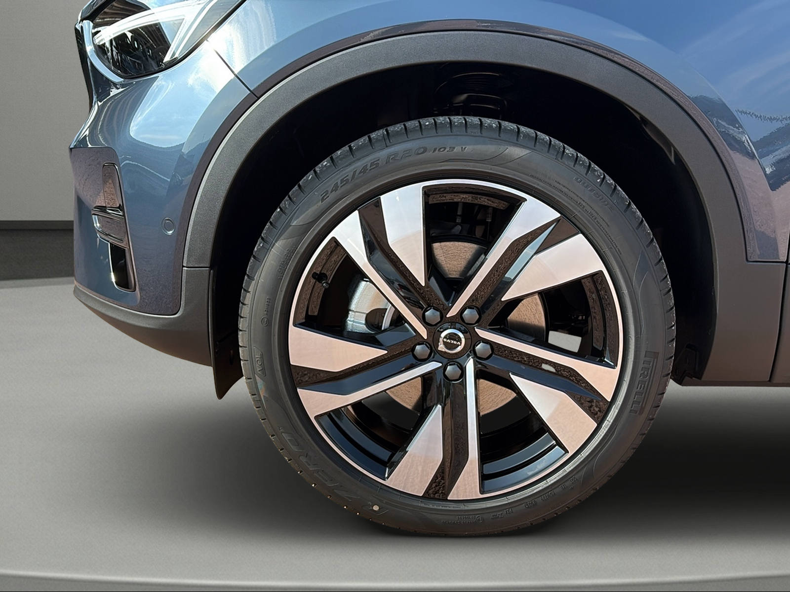 VOLVO XC40 B3 Benzin Mild Hybrid Plus Dark DCT-image-2