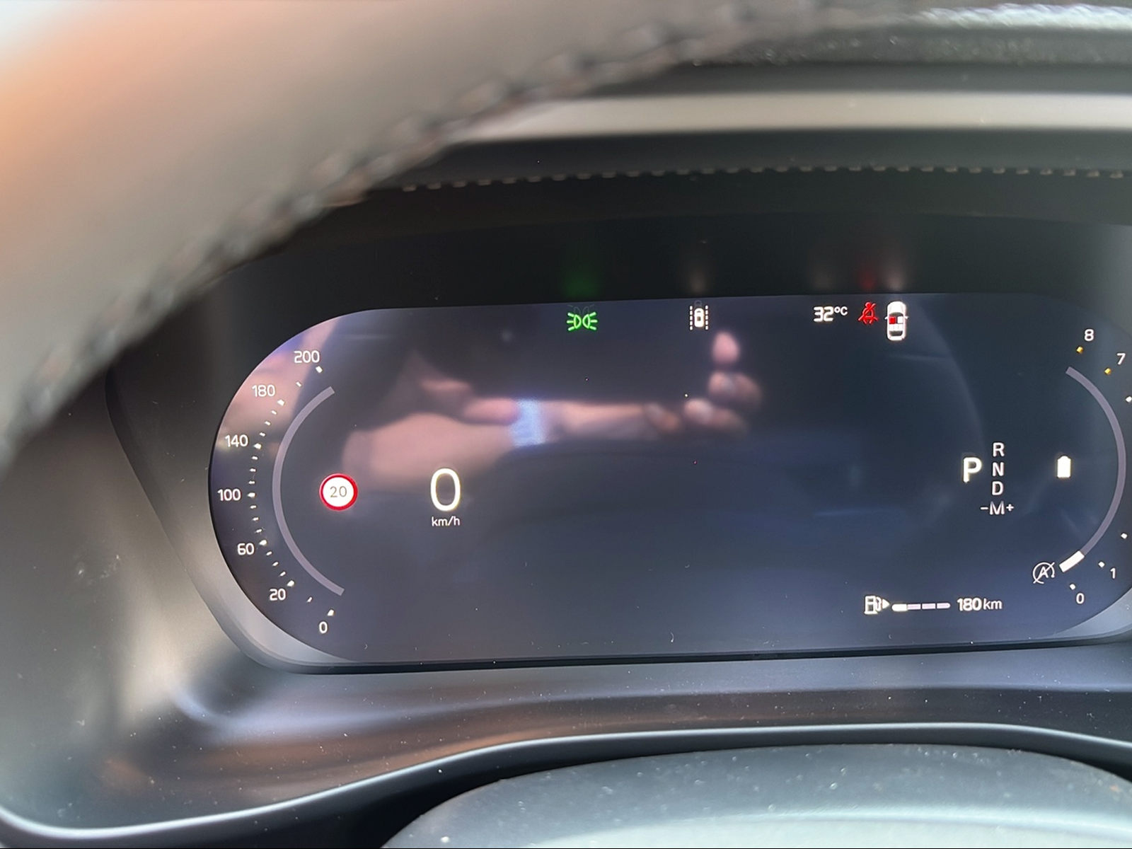 VOLVO XC40 B3 Benzin Mild Hybrid Plus Dark DCT-image-11