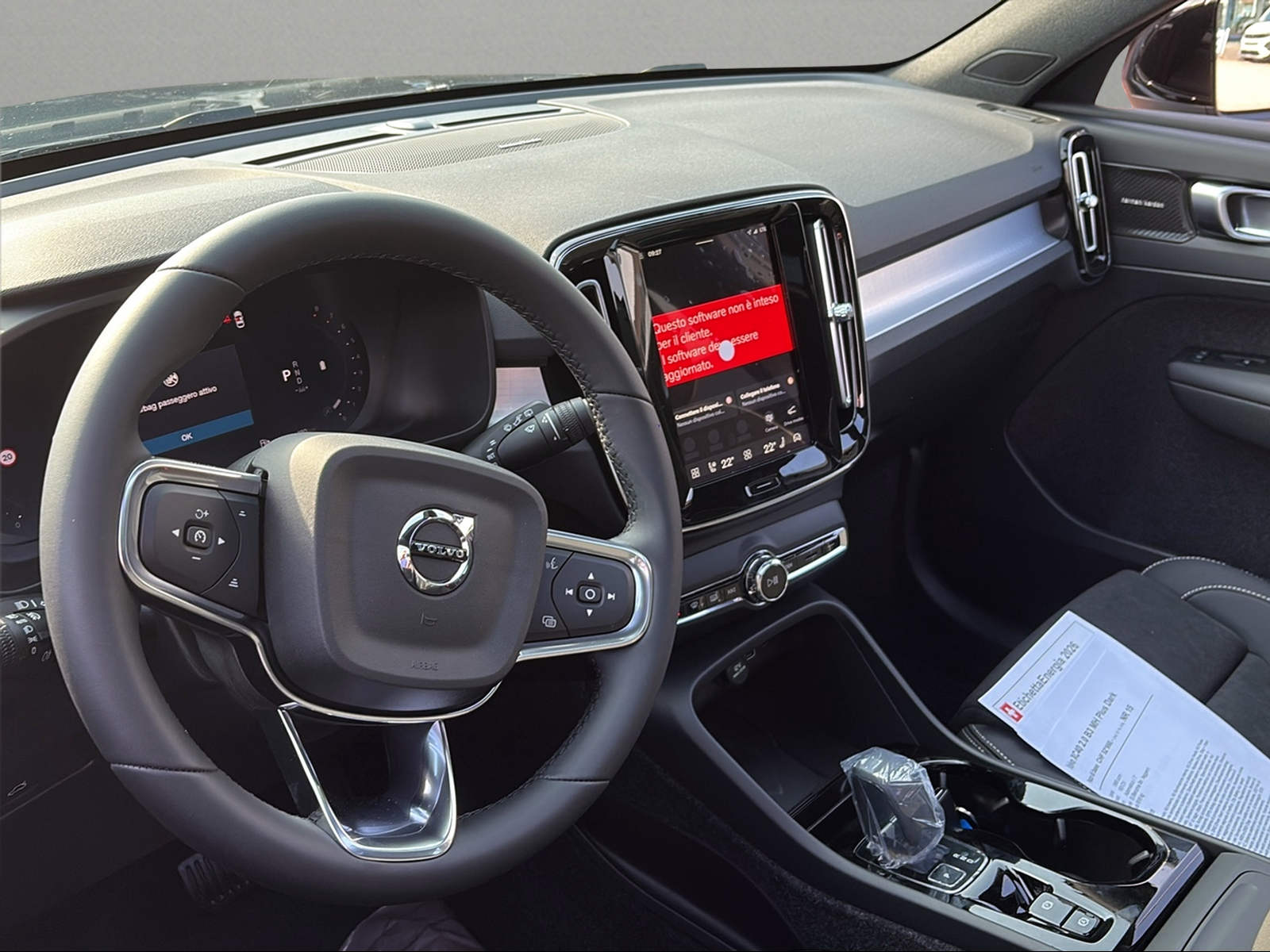 VOLVO XC40 B3 Benzin Mild Hybrid Plus Dark DCT-image-10