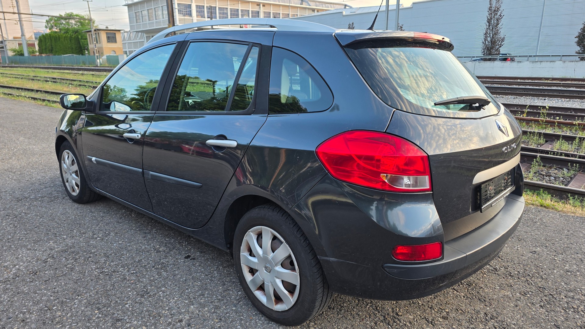RENAULT Clio Grandtour 1.6 16V Dynamique-image-5